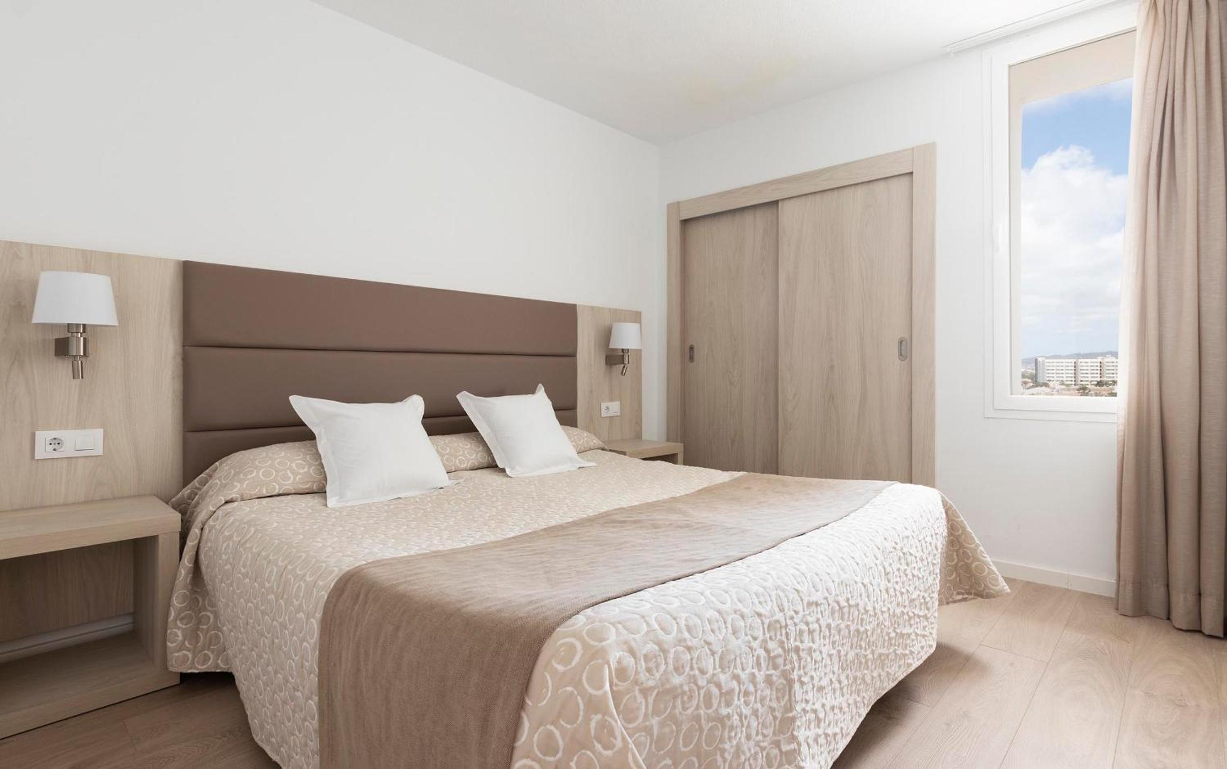 Family Room with Sea View (3 Adults + 1 Child)