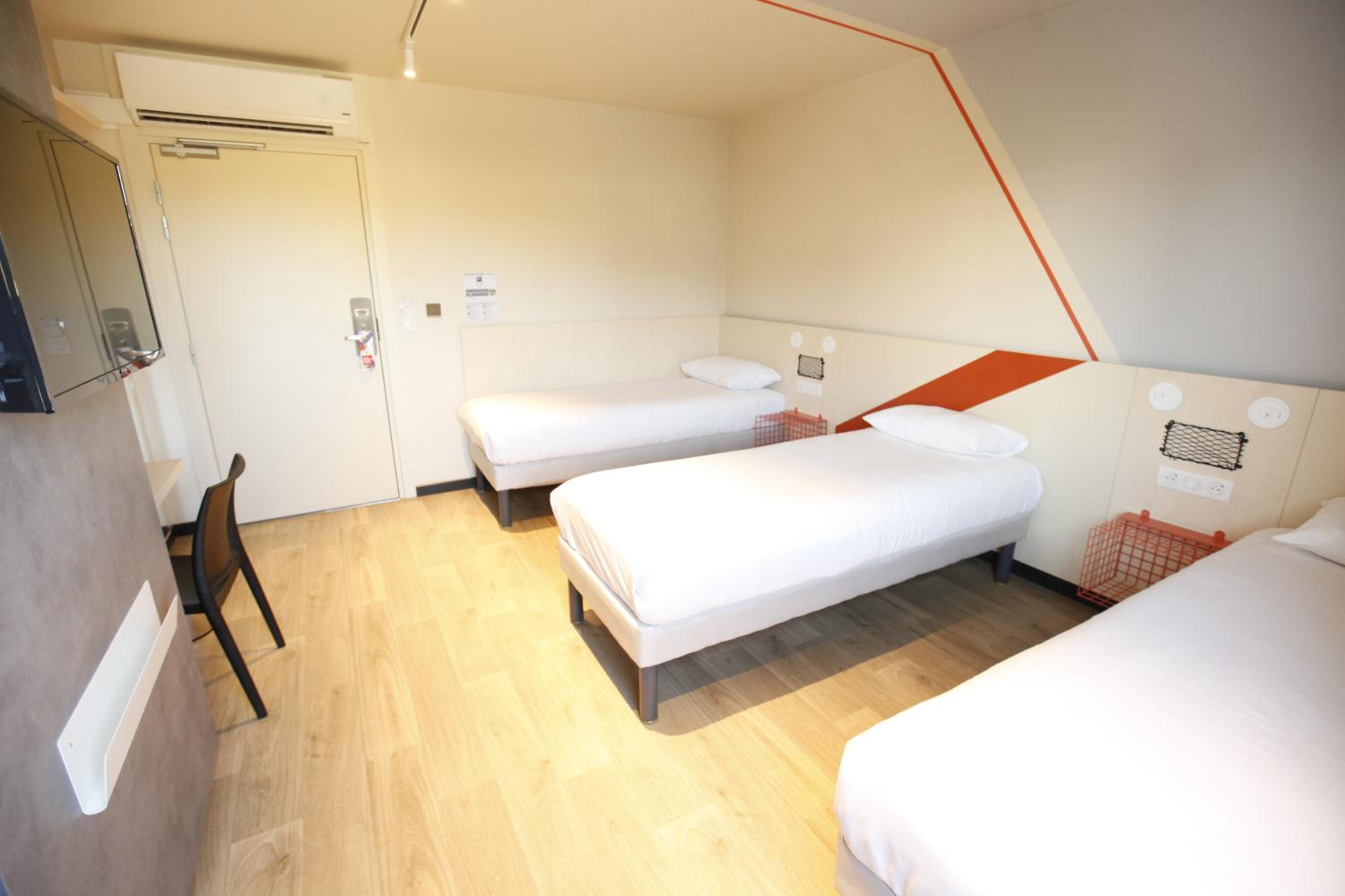Standard Double Room with a Single Bed - Photo 6