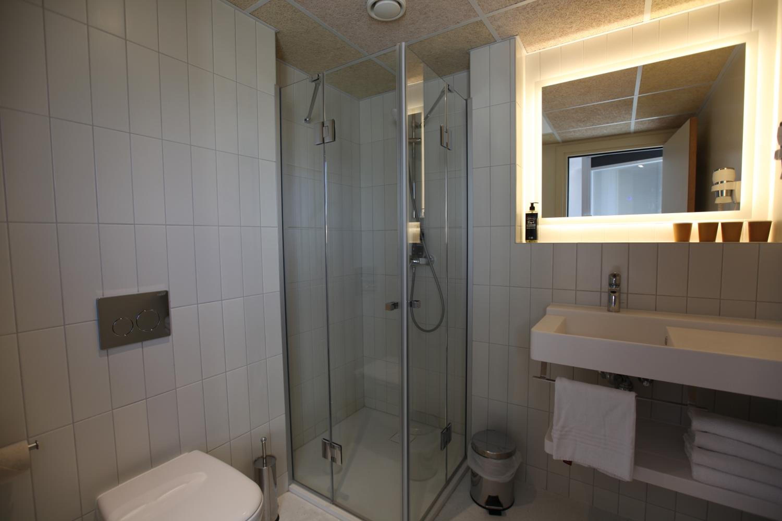 Standard Double Room with a Single Bed - Photo 7