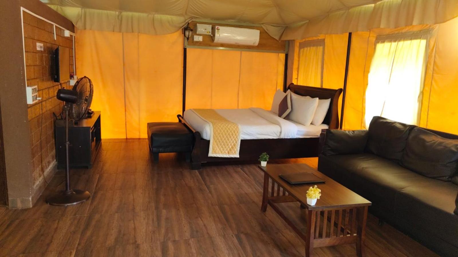 Tented King Room photo 3