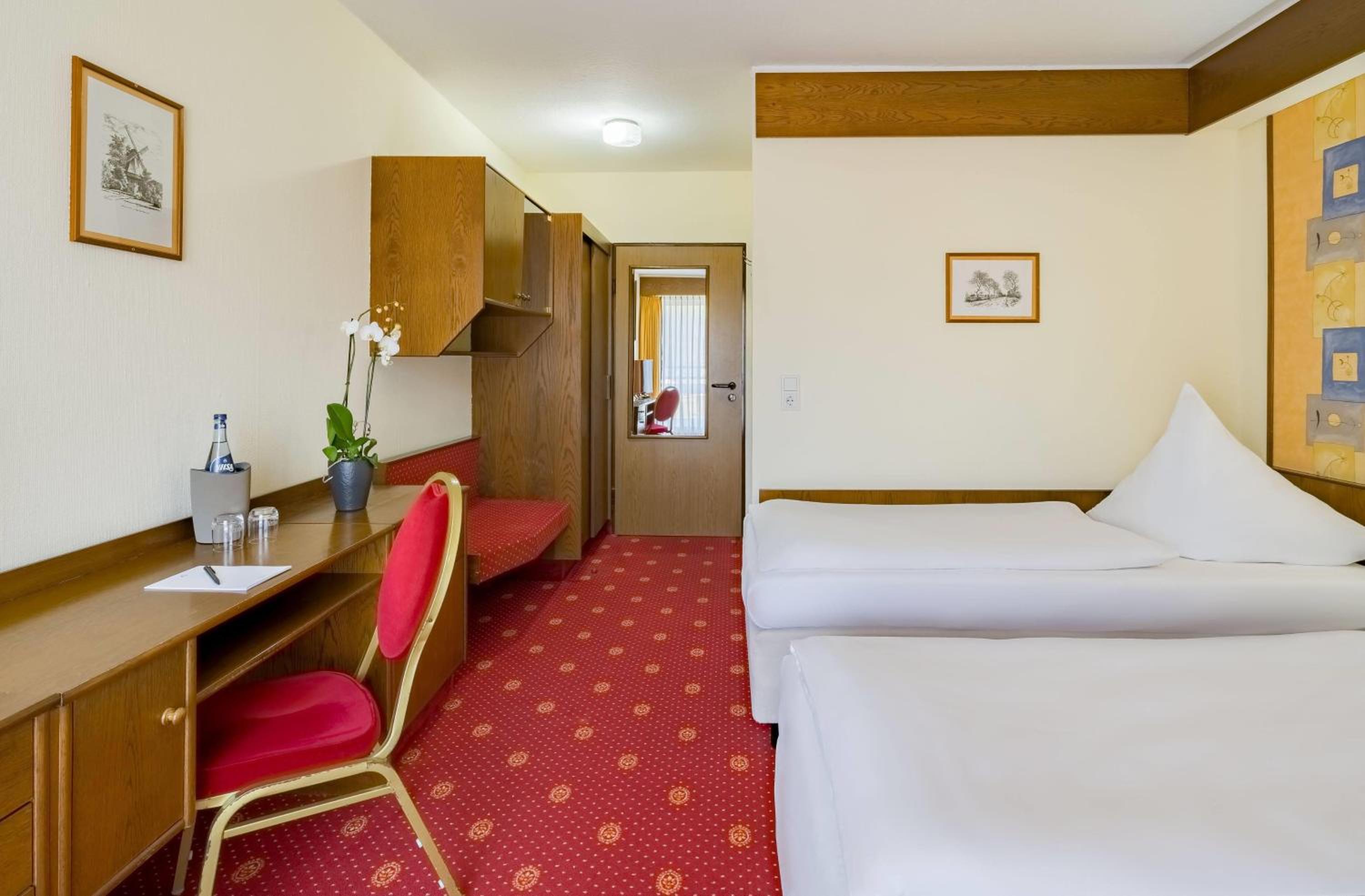 Standard Twin Room photo 3