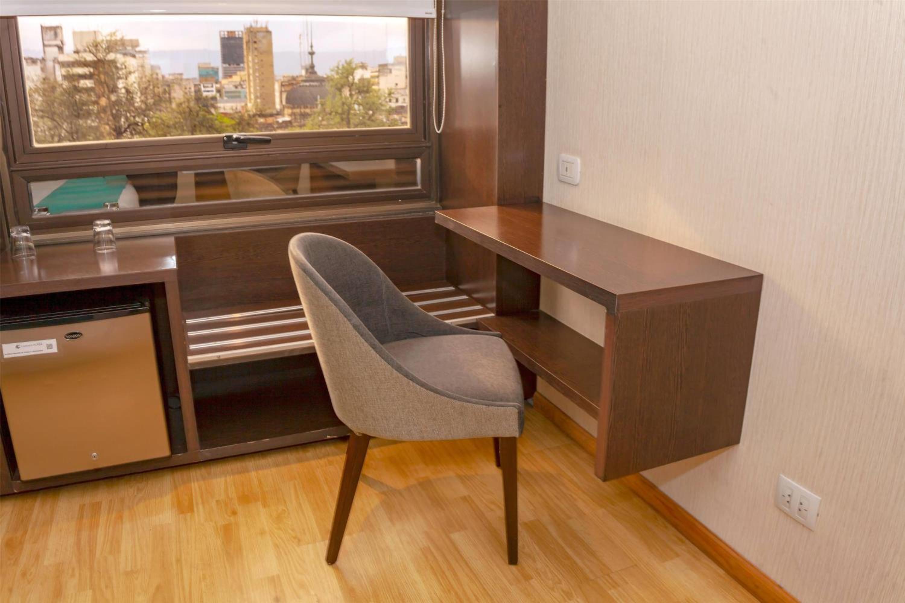 1 King Bed, Premium Suite, Non-Smoking