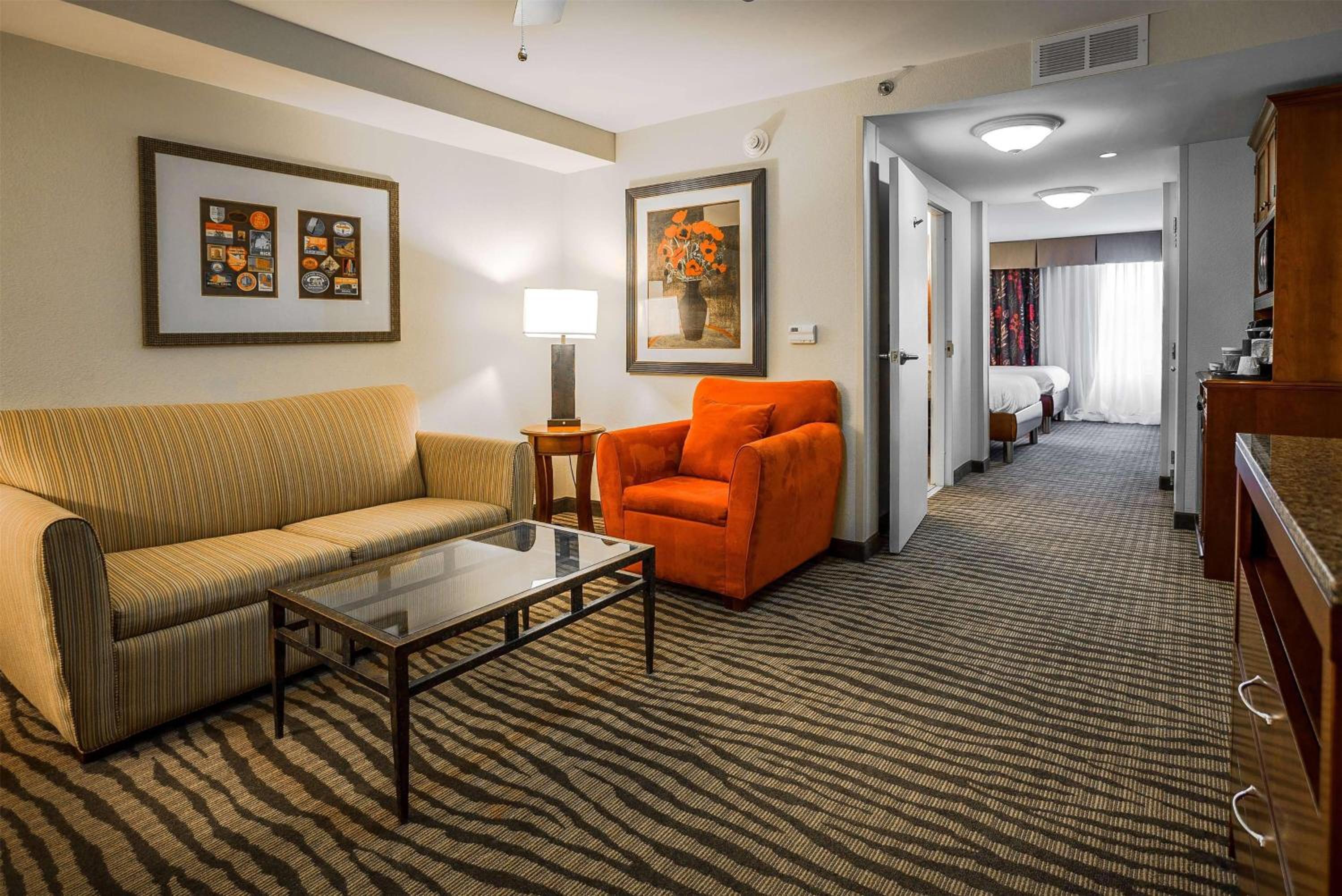 Suite with Two Double Beds and Tub - Mobility Accessible/Non-Smoking