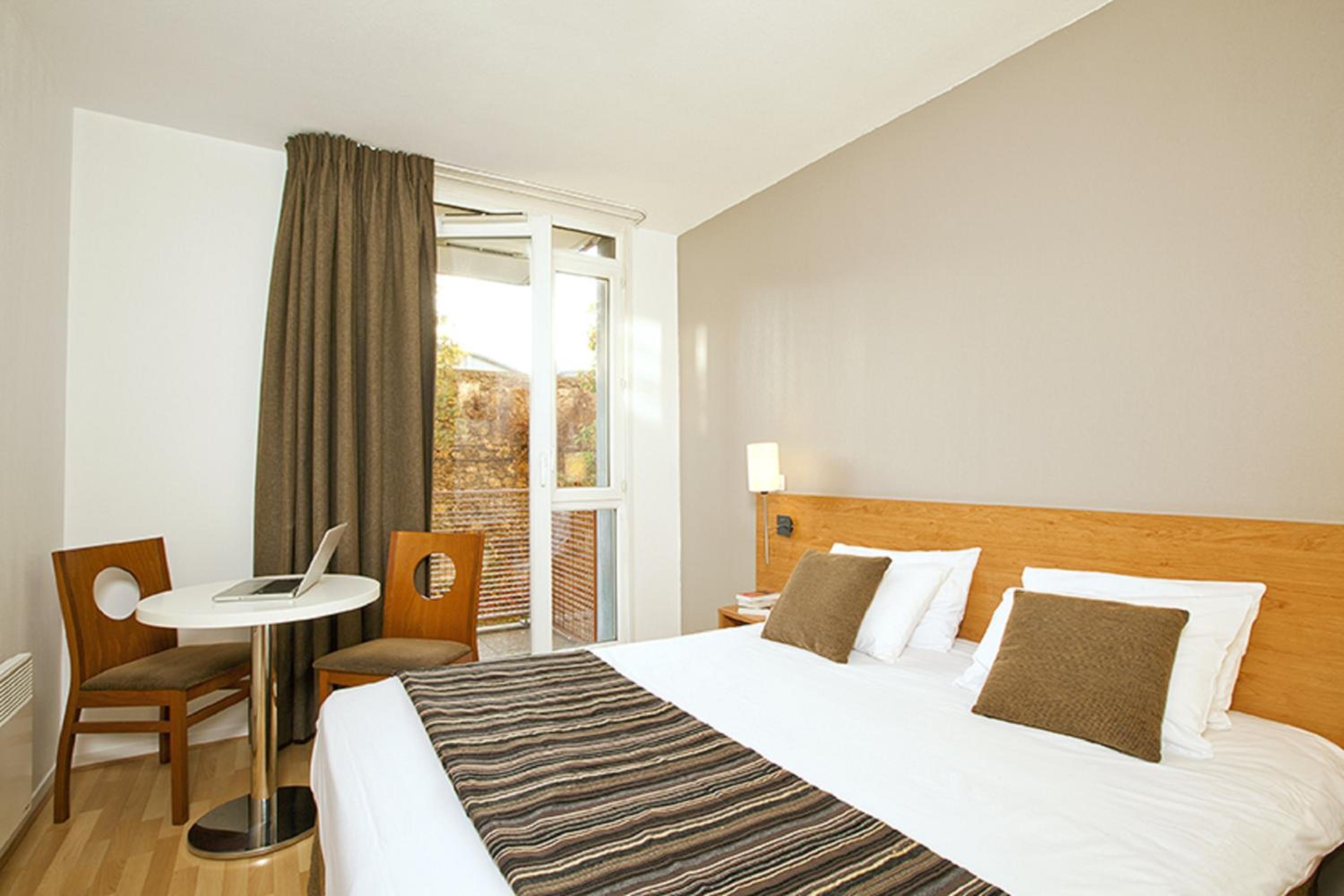 Studio (2 Adults)