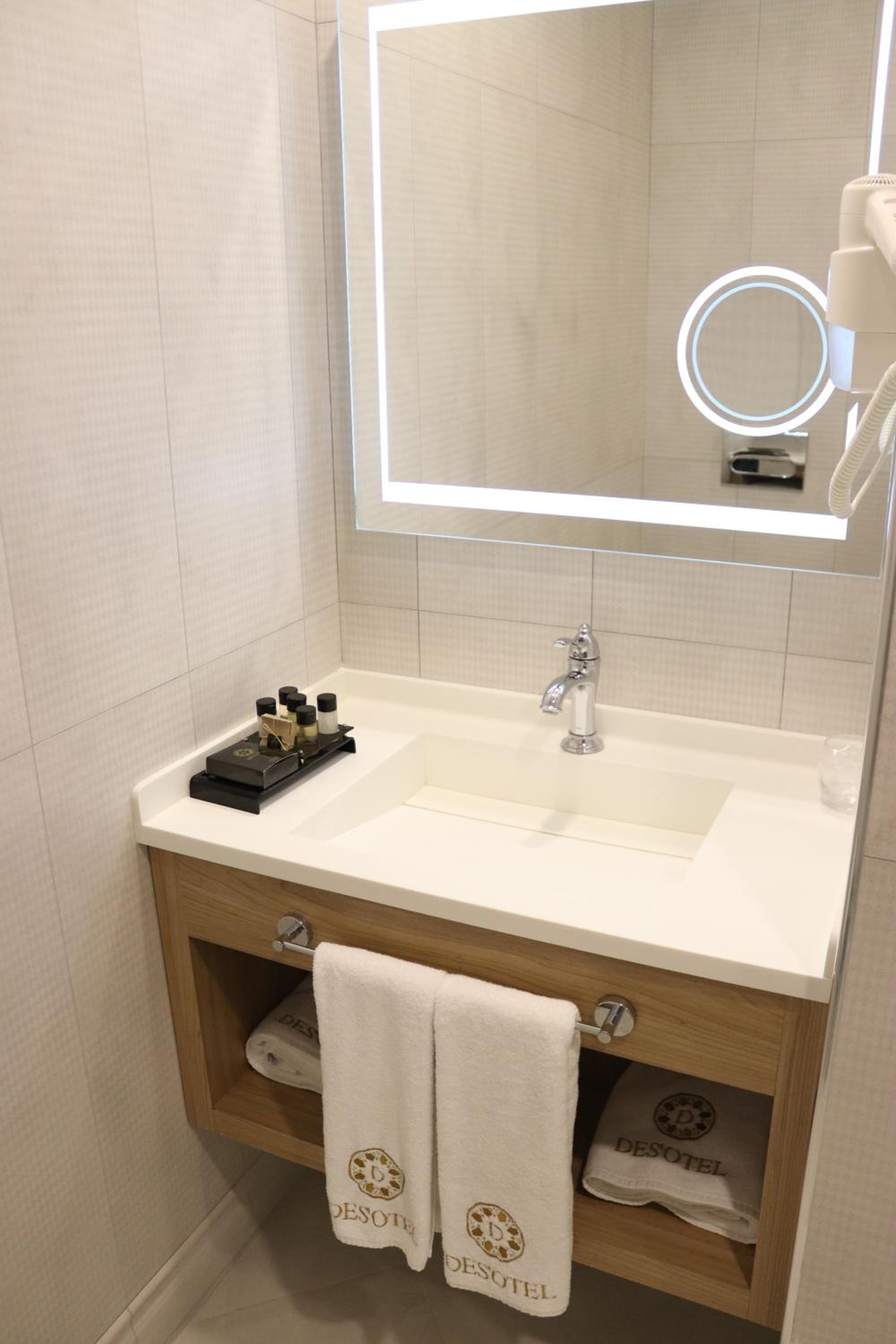 Double or Twin Room with City View photo 3