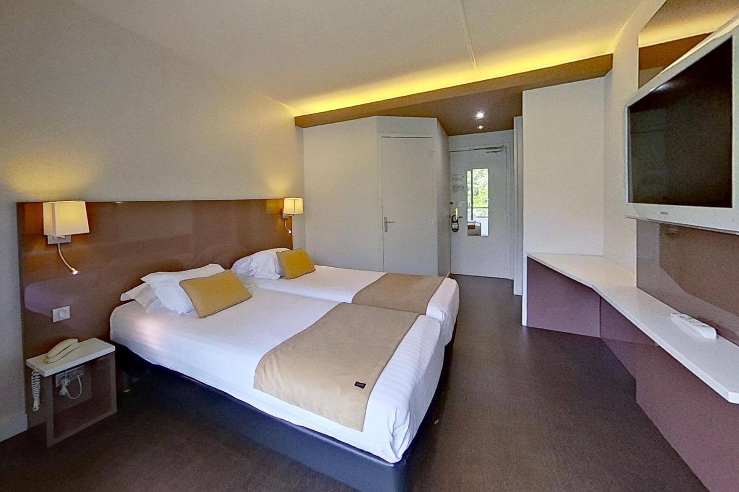 Standard Twin Room photo 2