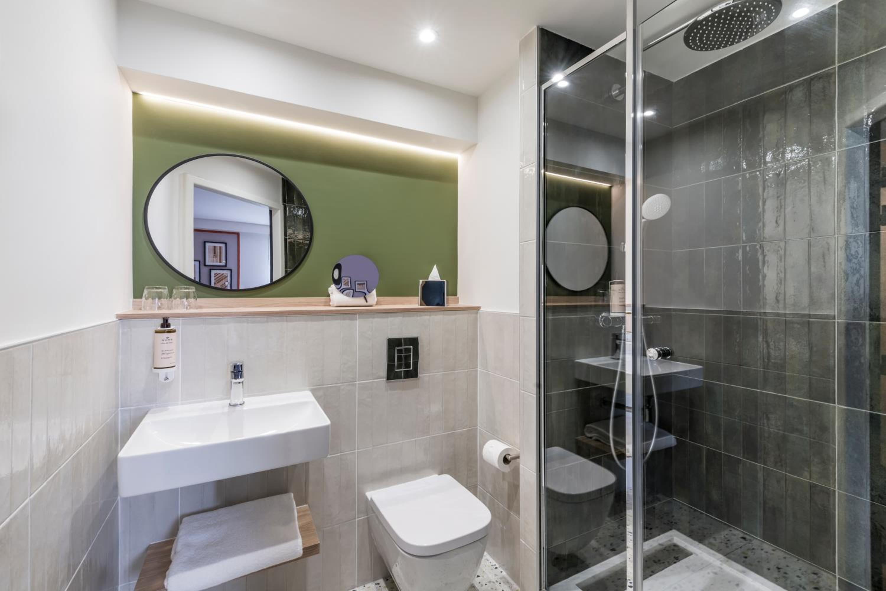 Privilege Room with One Double Bed and One Single Sofa Bed - Photo 3