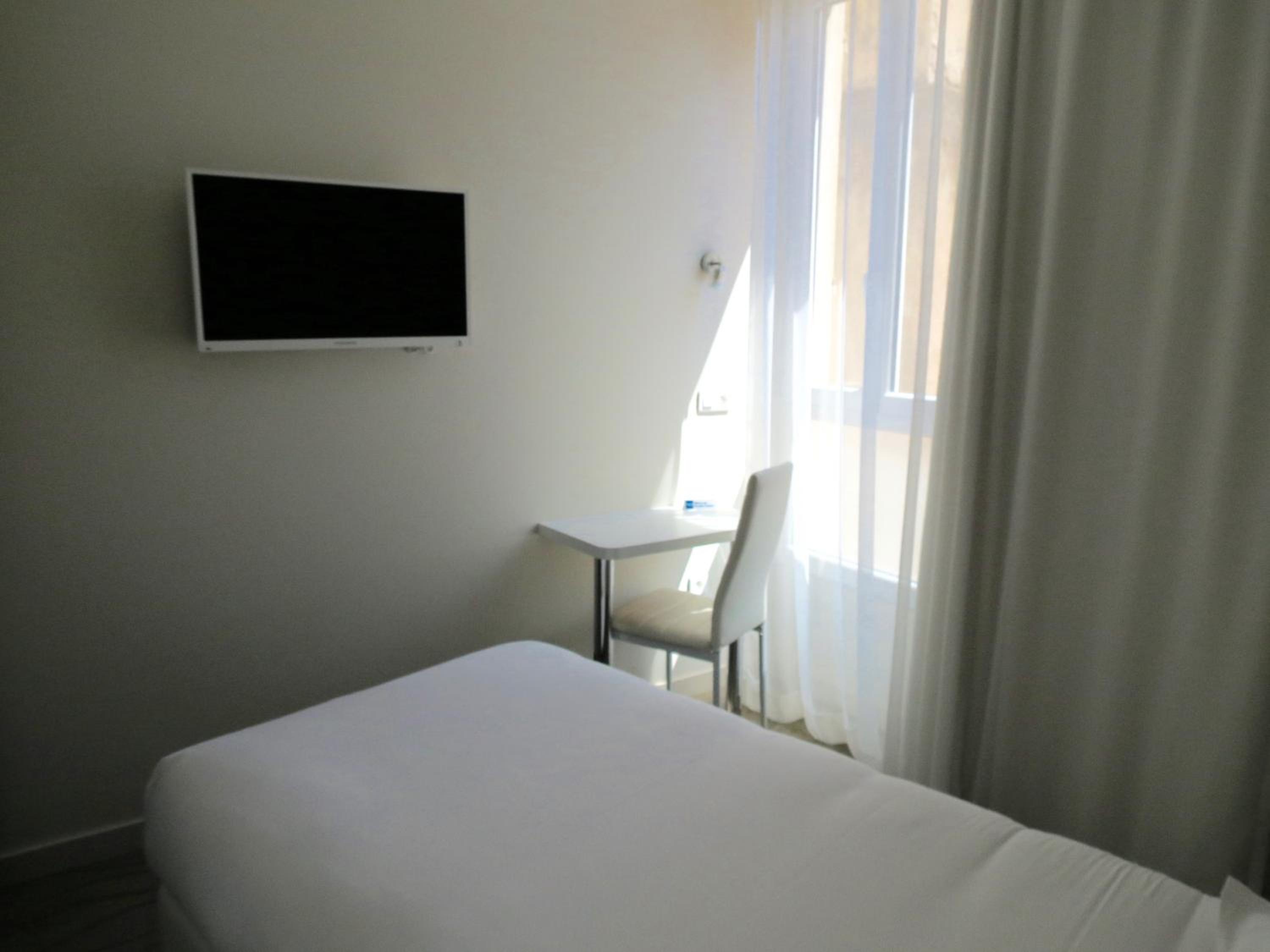 Small Single Room photo 3