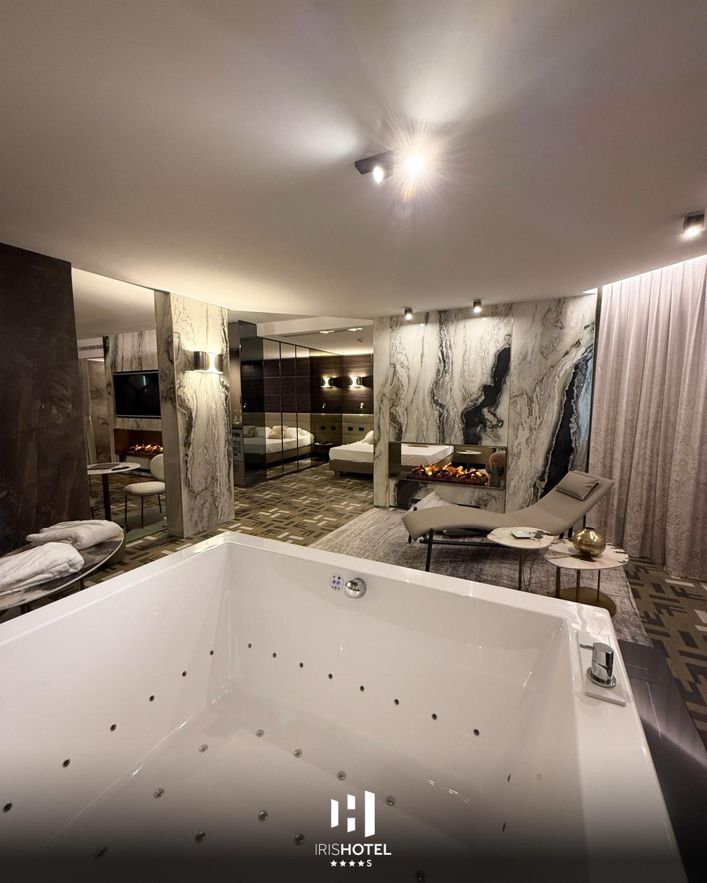 Suite with Spa Bath photo 1