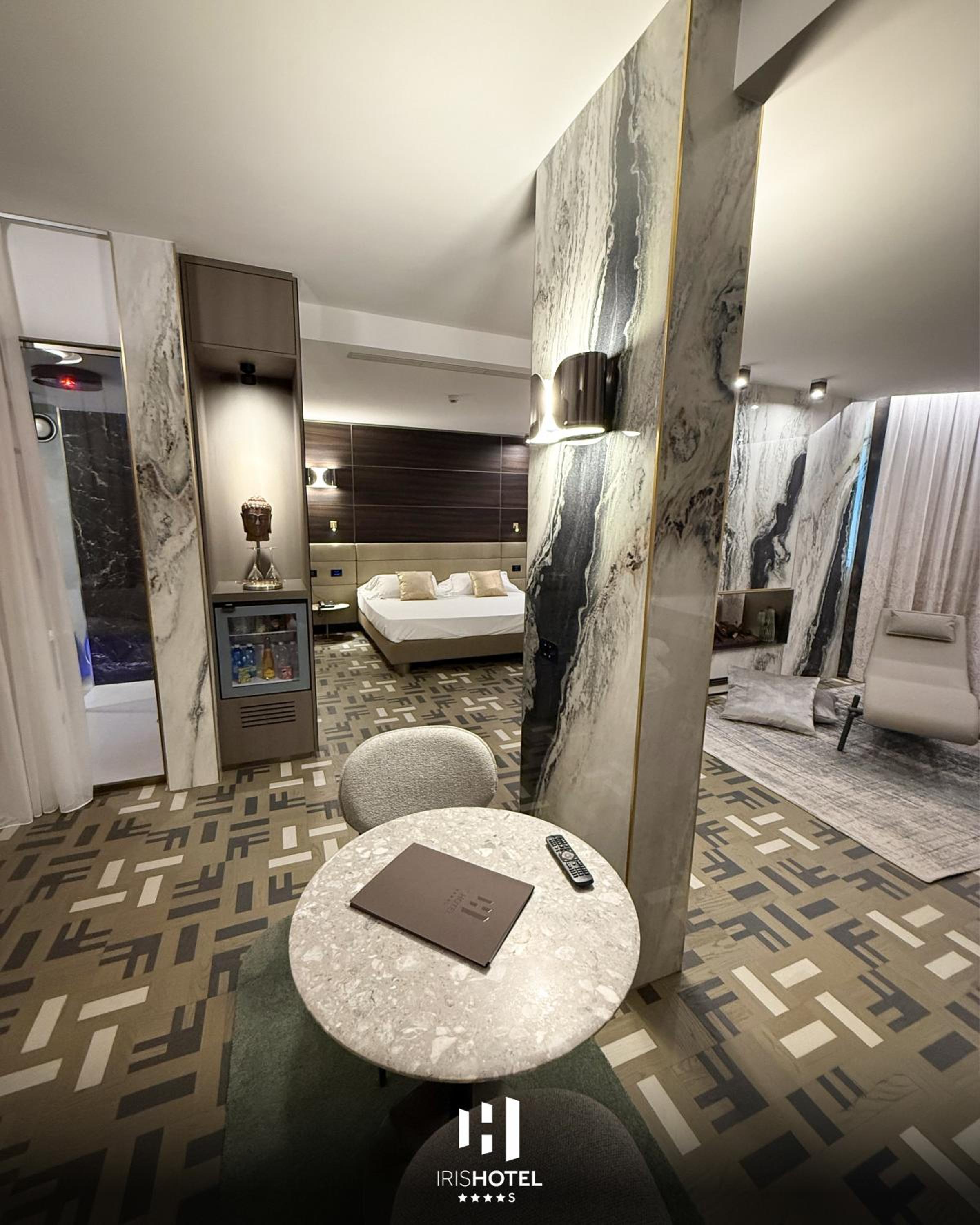 Suite with Spa Bath photo 2