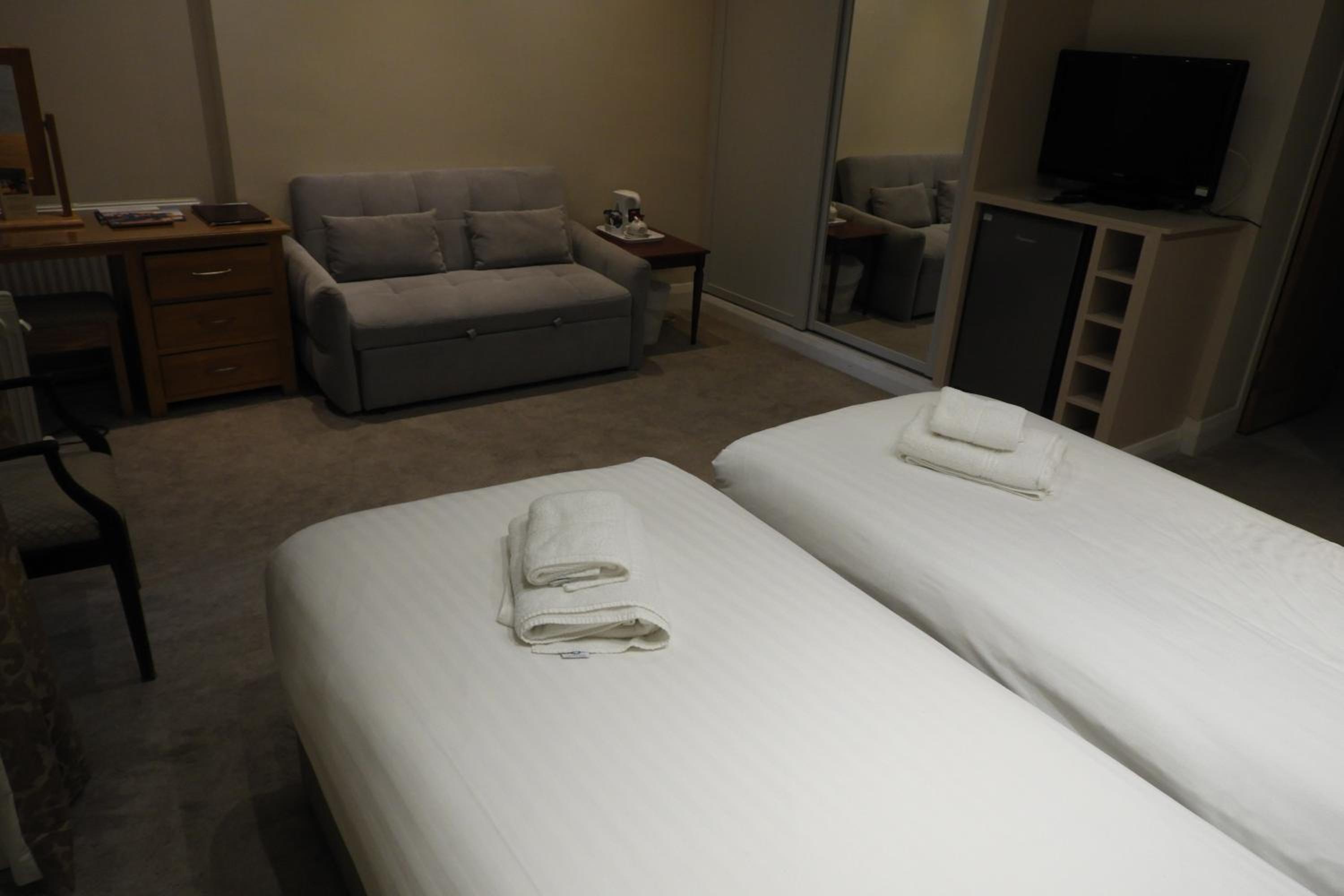 Deluxe Family Room