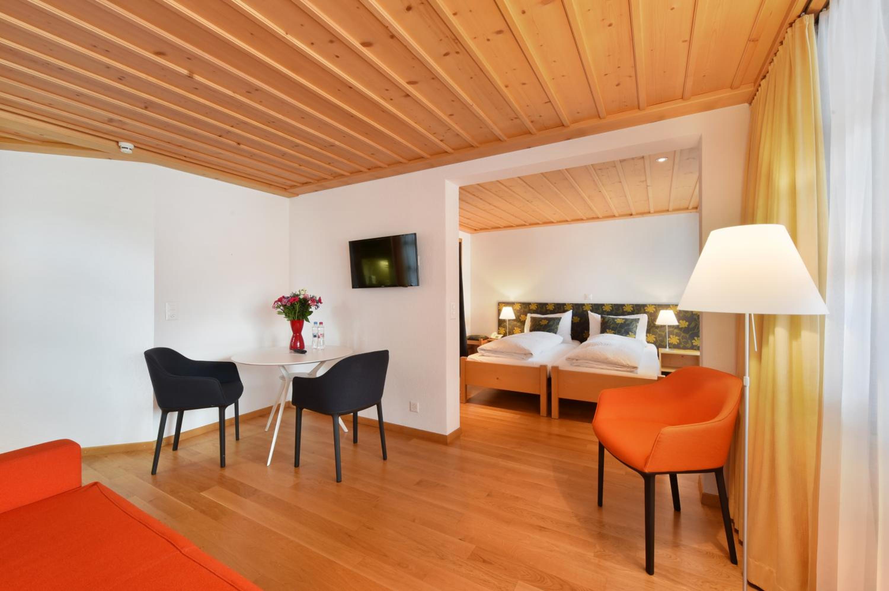 Family Room (2 Adults + 2 Children)