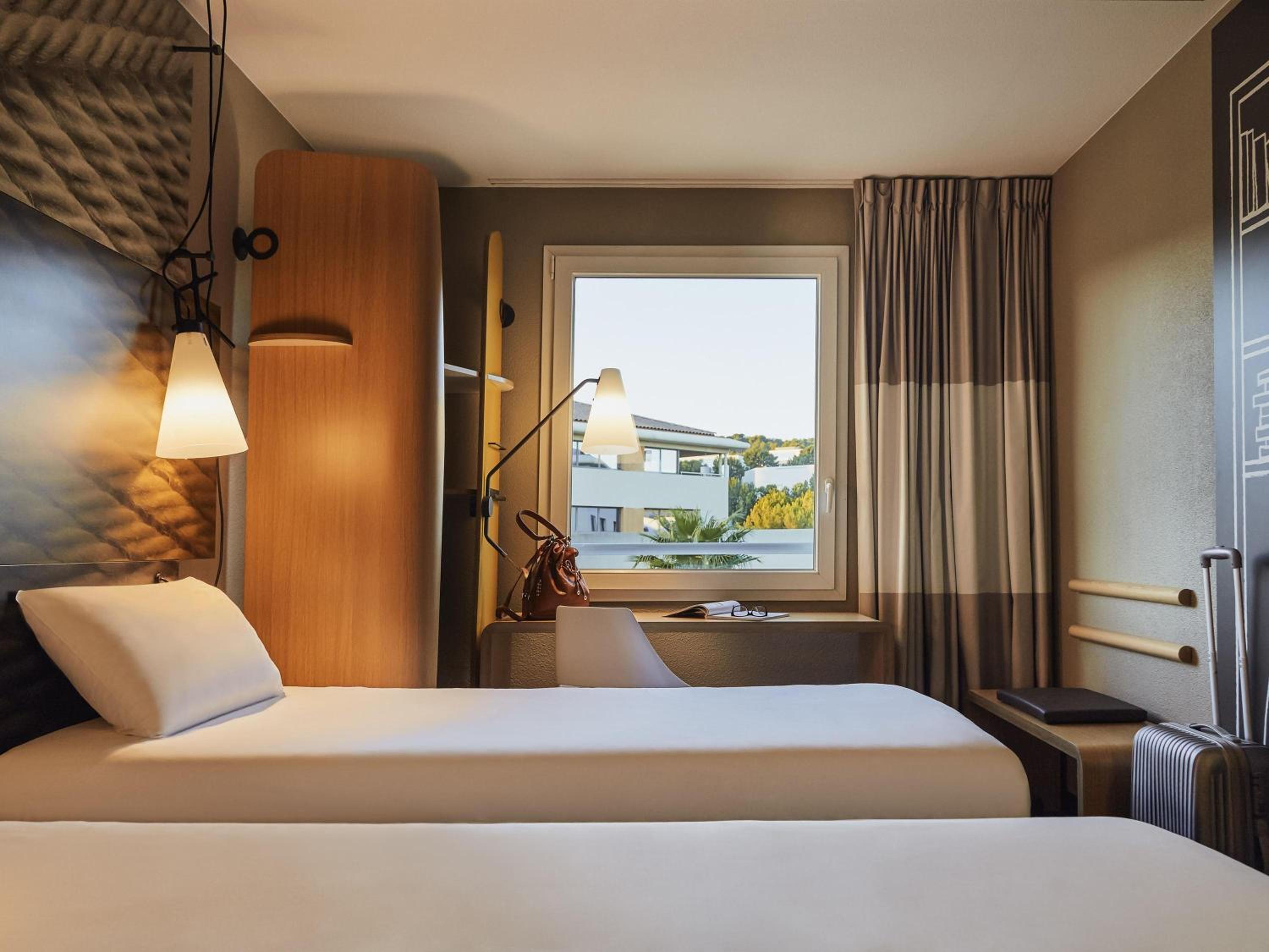 Standard Twin Room - Photo 3