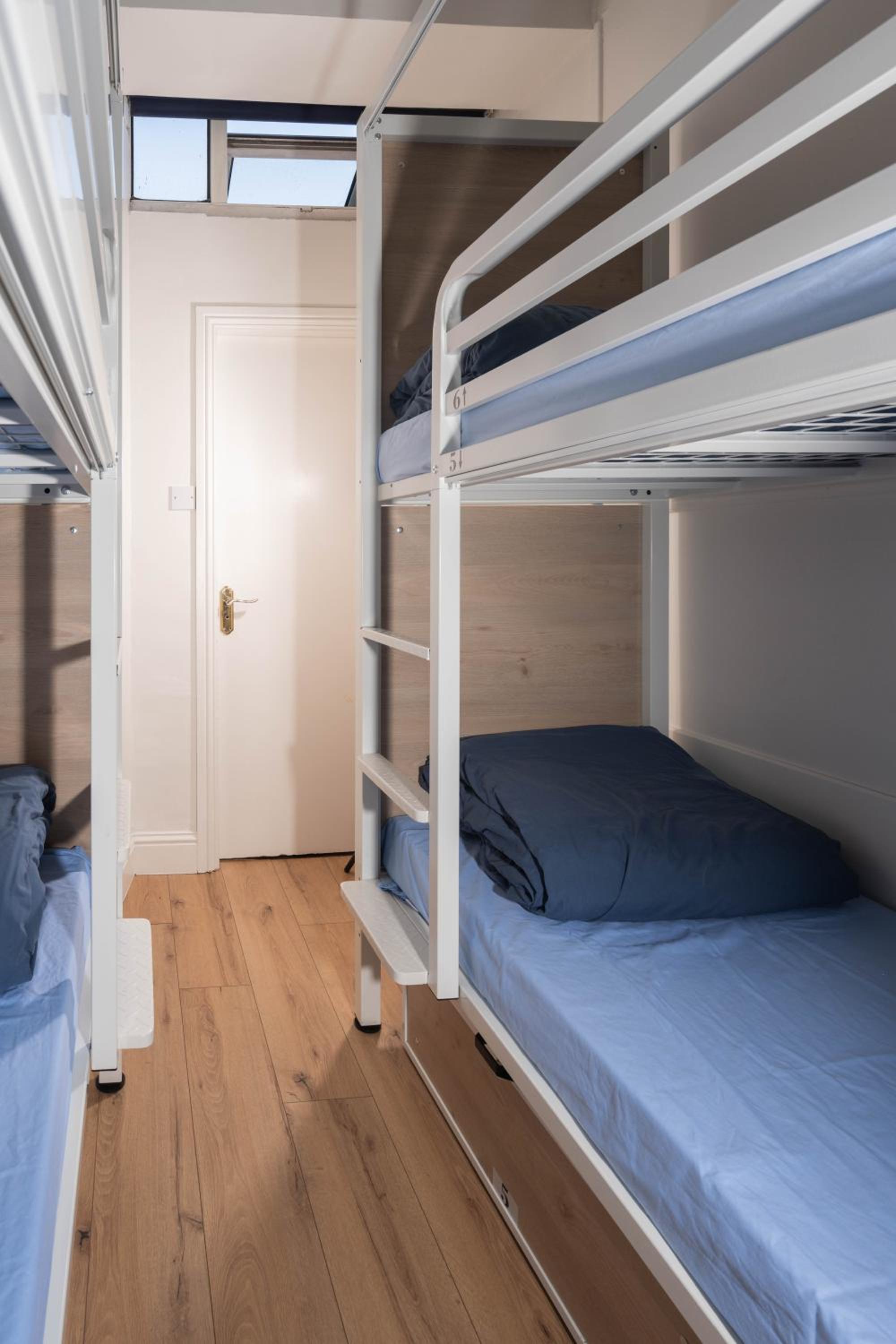 1 Bed in a 6 Bed Female Ensuite Dorm photo 3