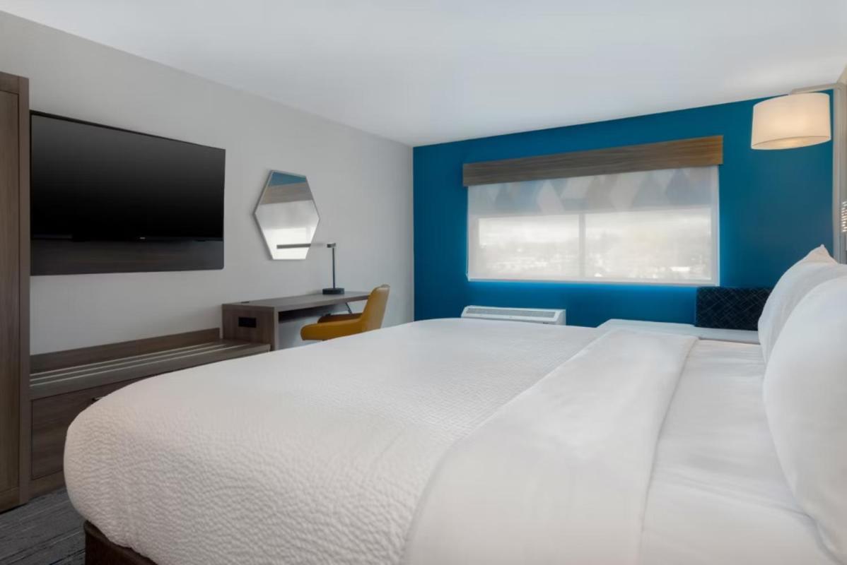 Standard King Room photo 1