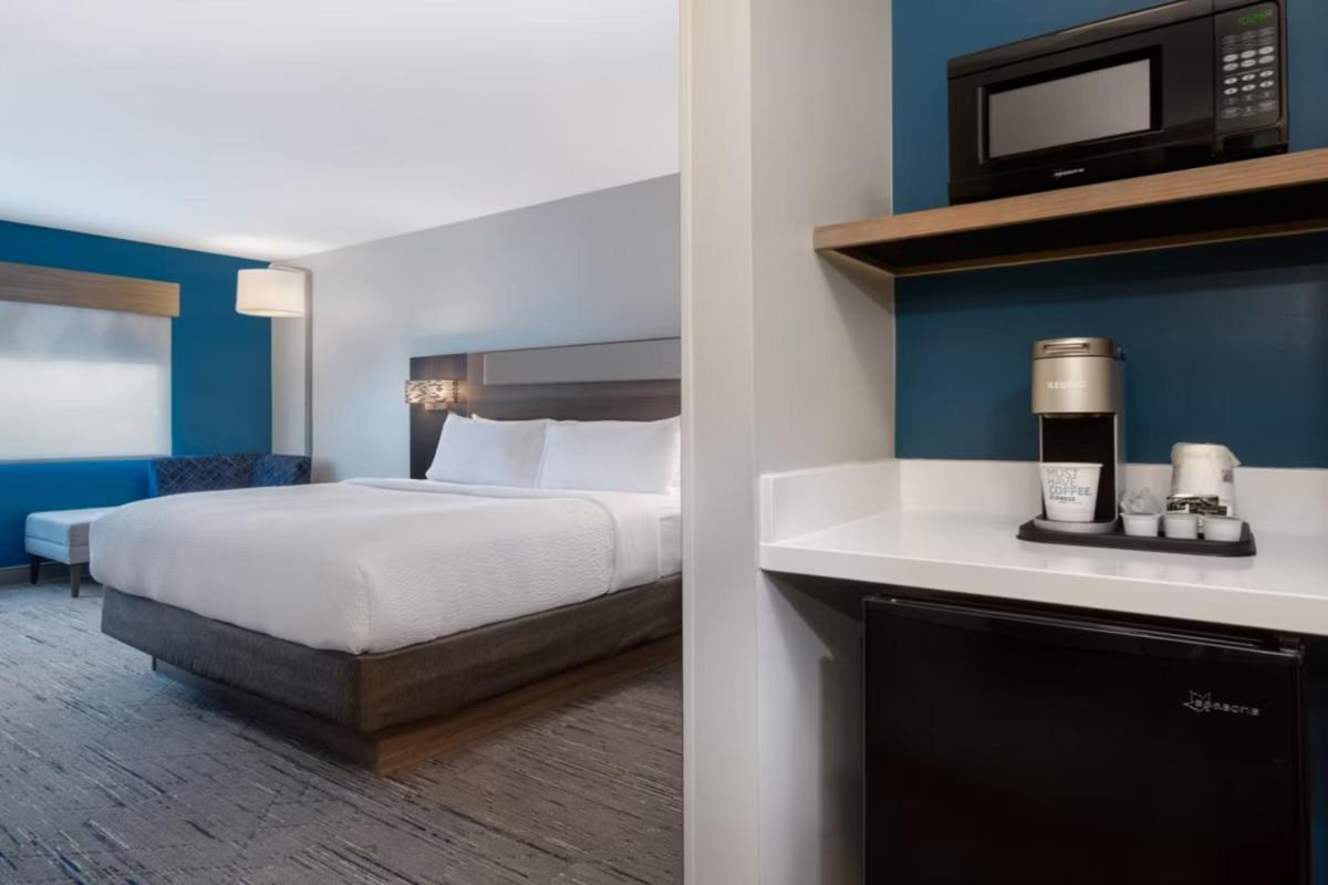 Standard King Room photo 2