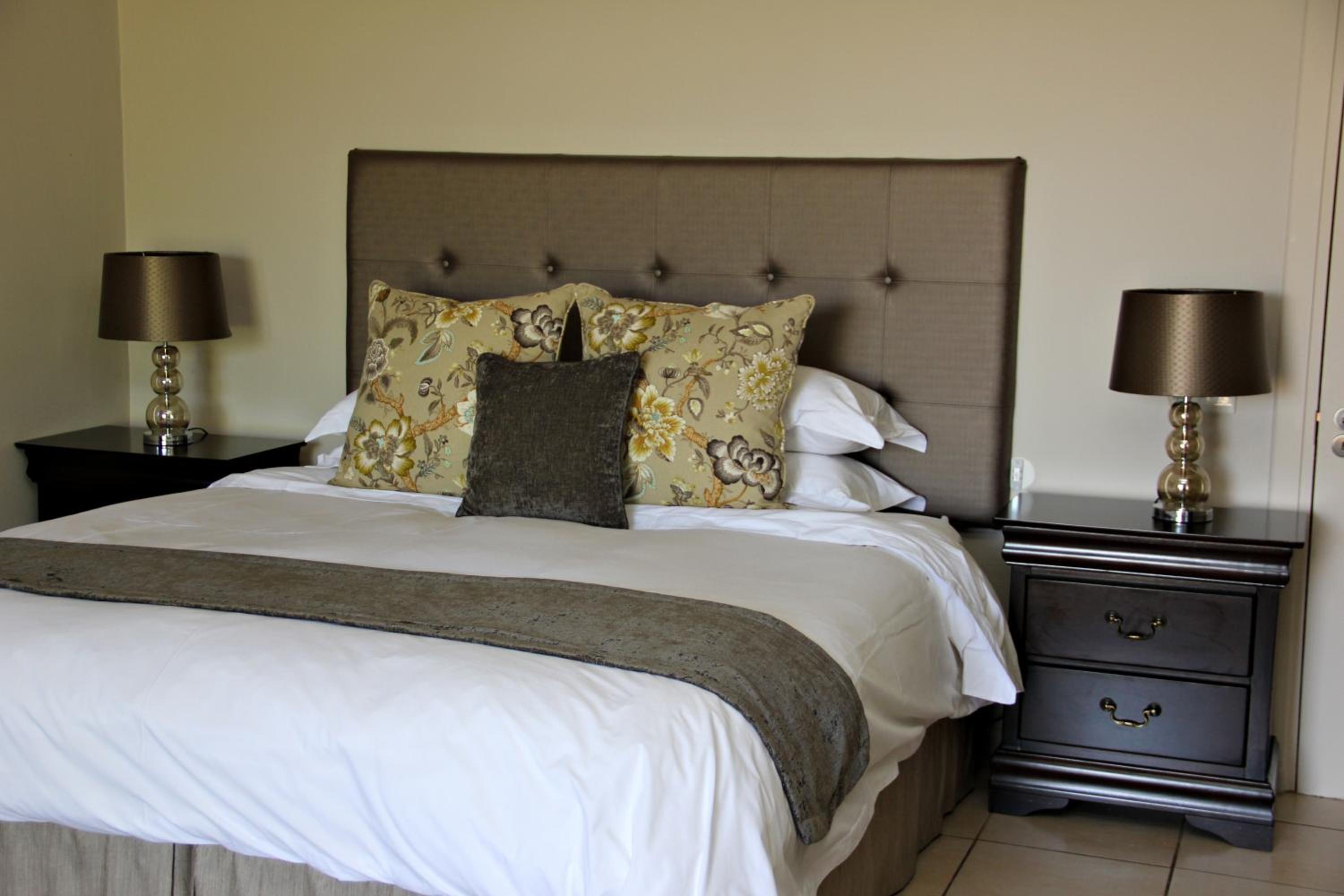 Deluxe King Room - Photo 6