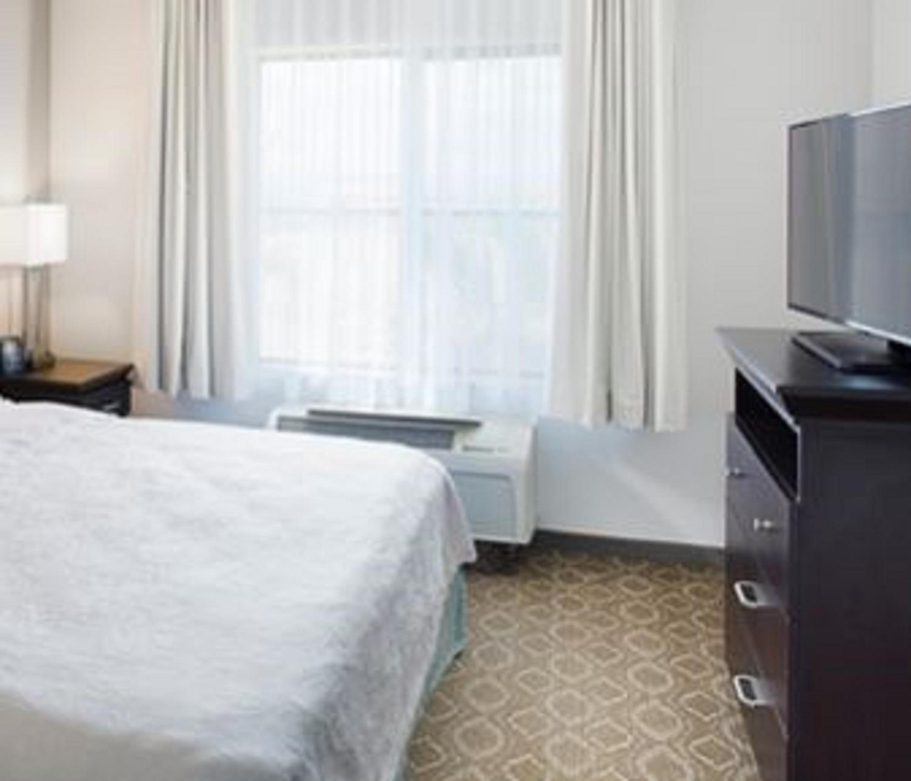 One-Bedroom King Suite - Non-Smoking - Photo 7