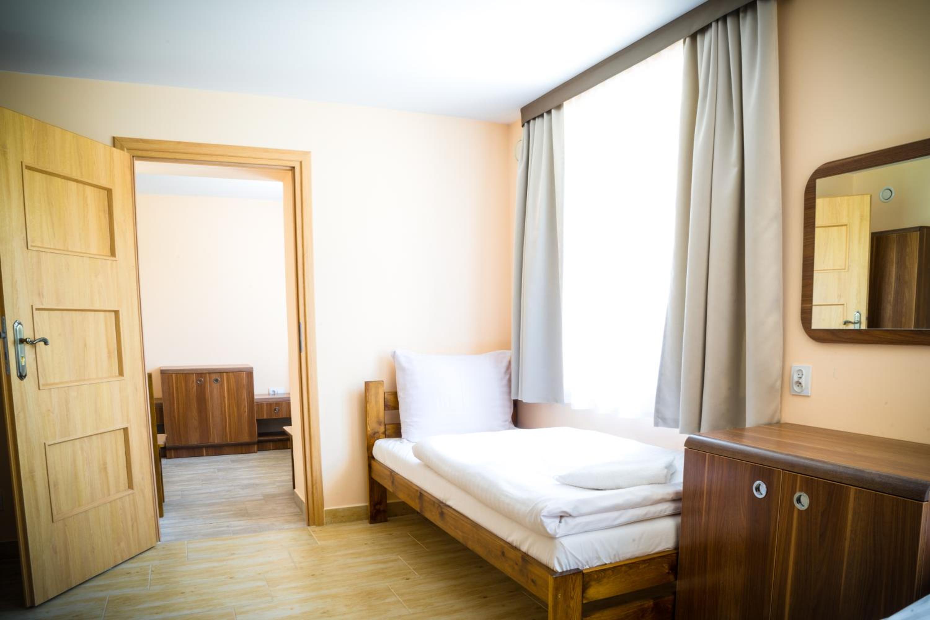Quadruple Room - Photo 1