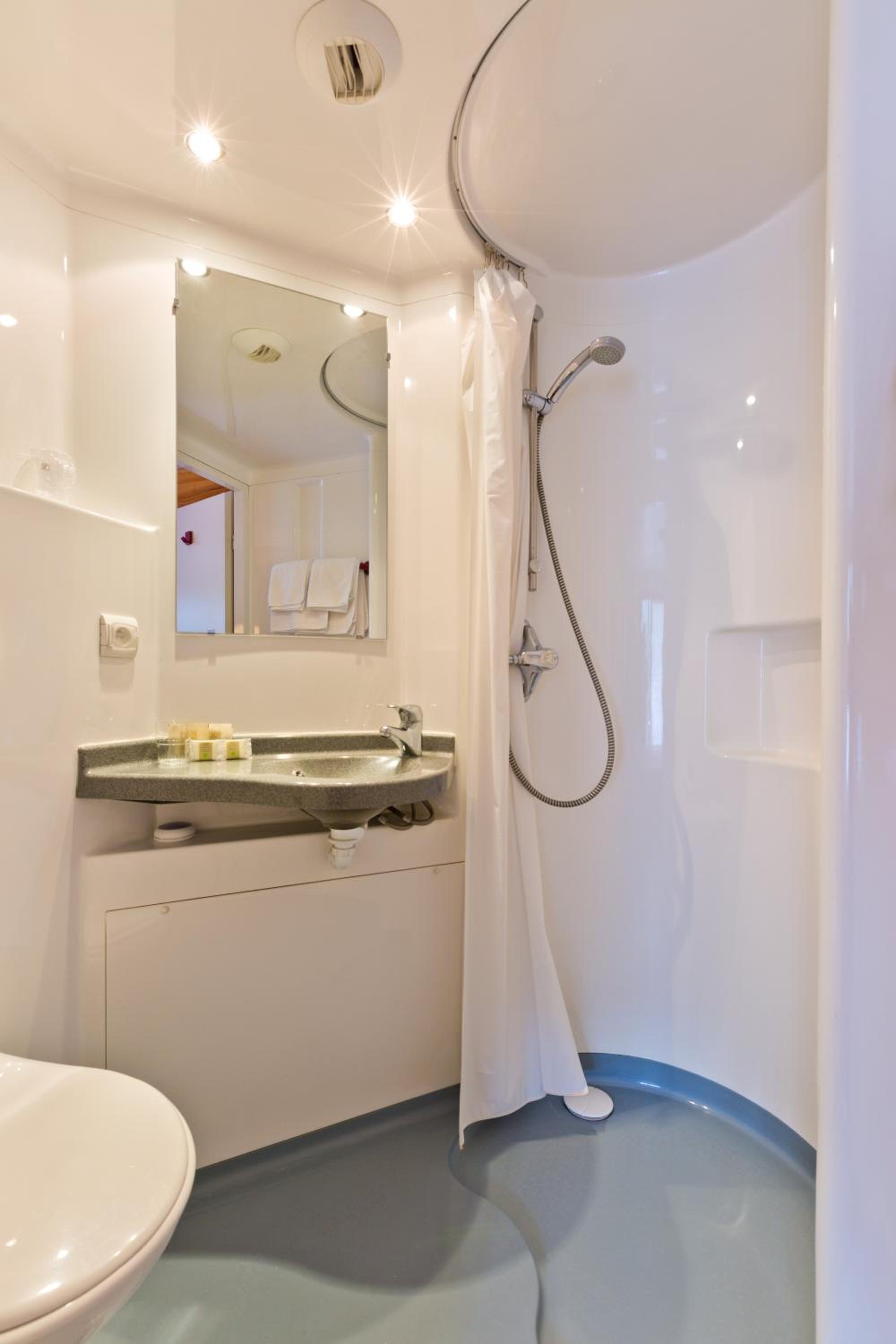 Double Room with Mountain View - Photo 6