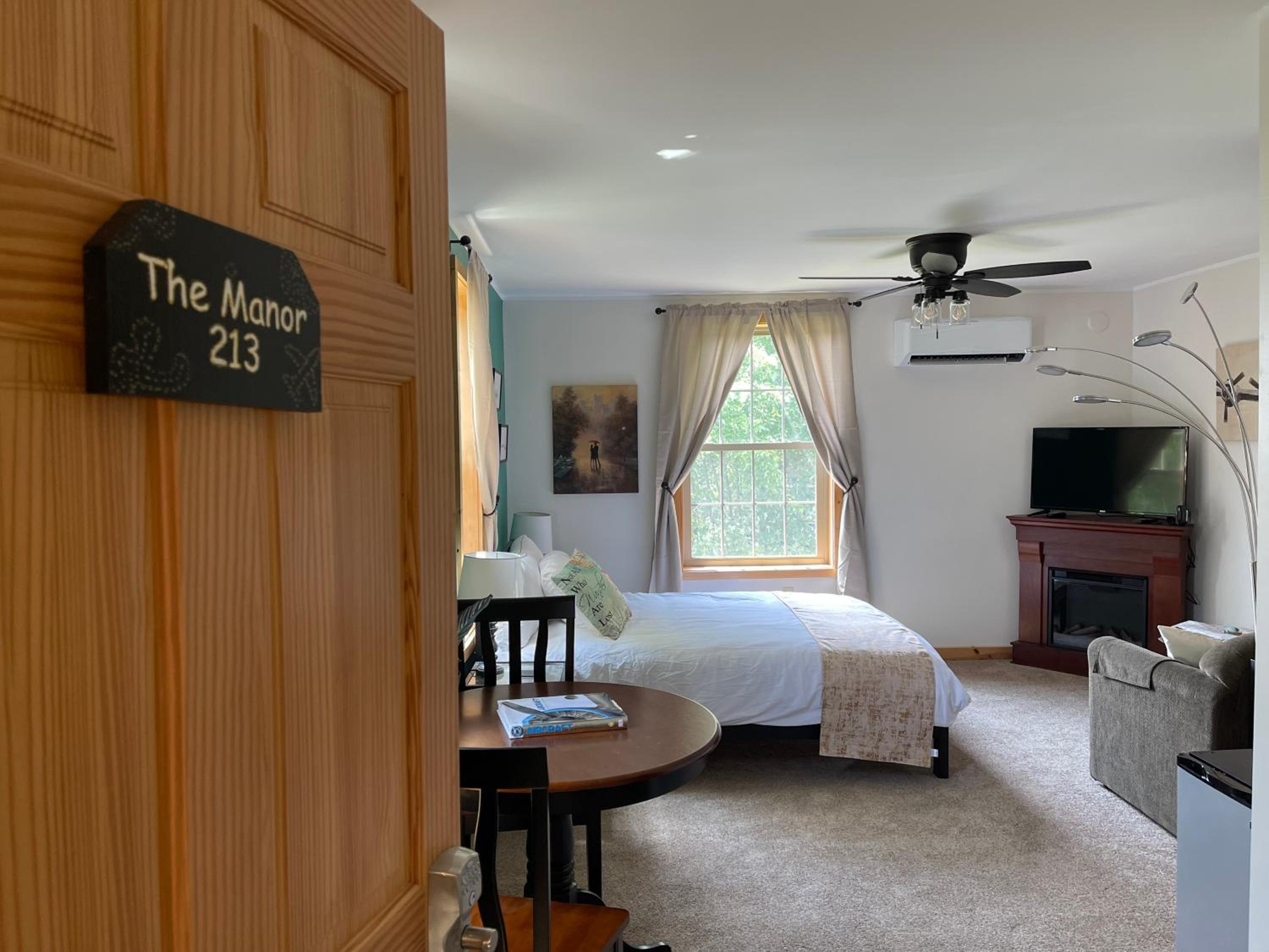 Deluxe Double Room with Extra Bed photo 2