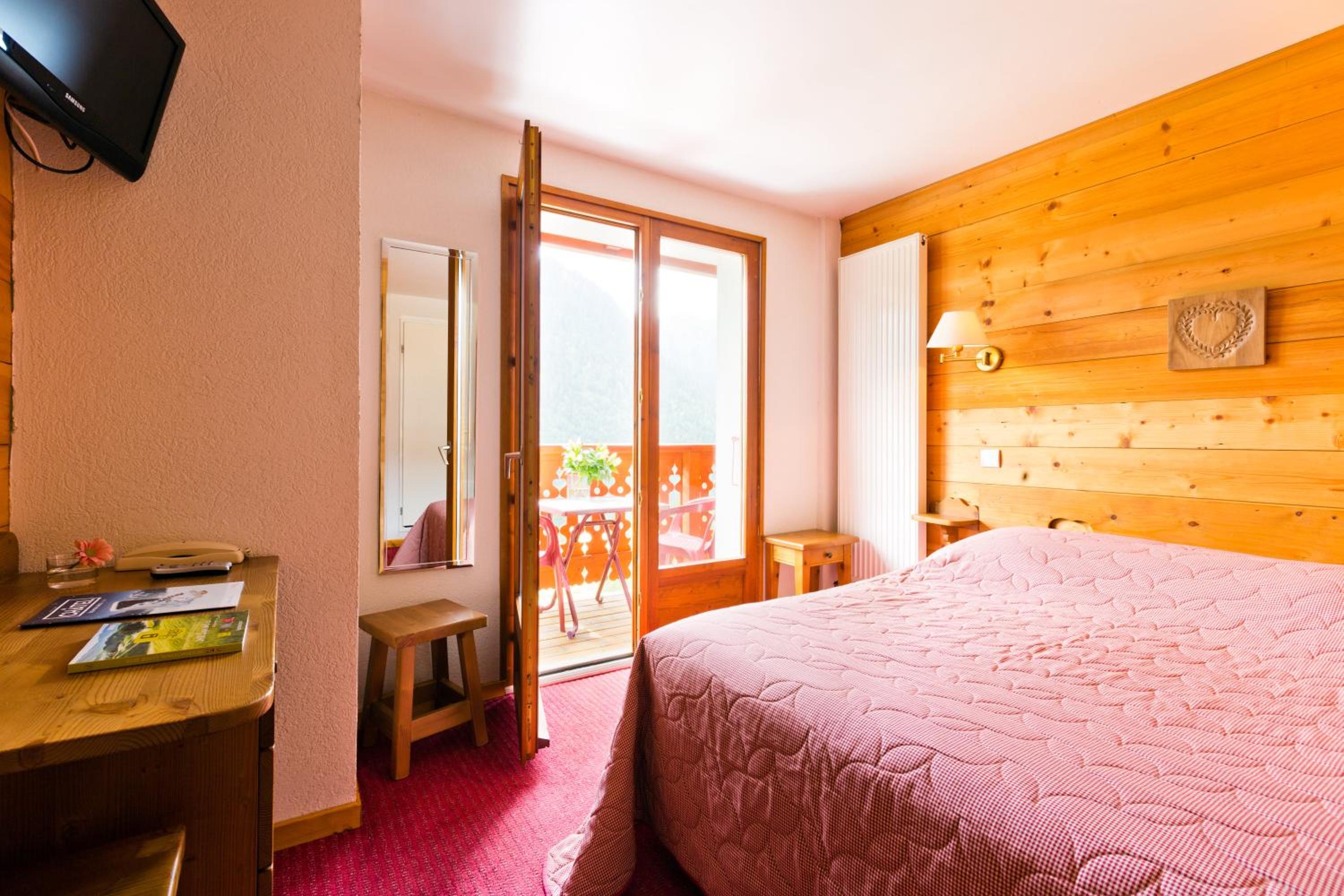 Double Room with Mountain View - Photo 1