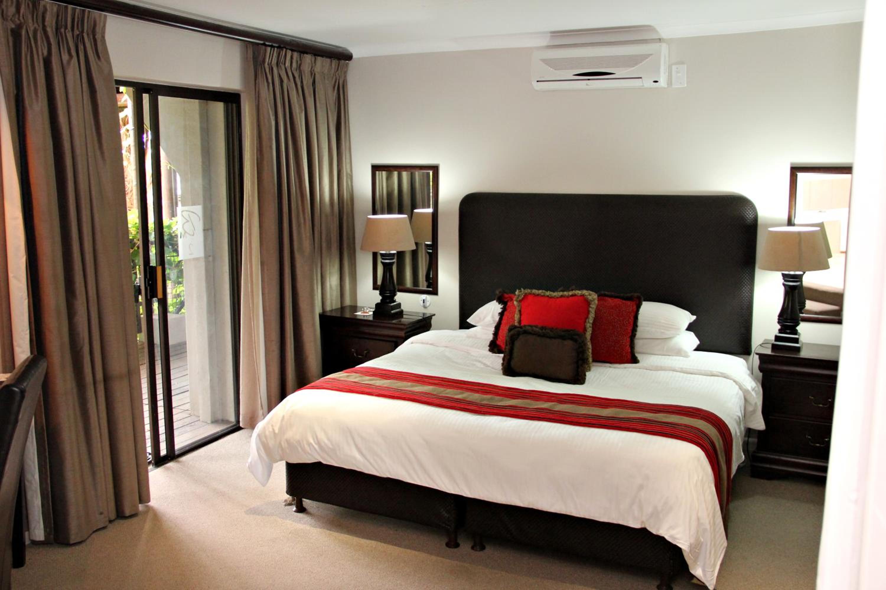Deluxe King Room - Photo 4
