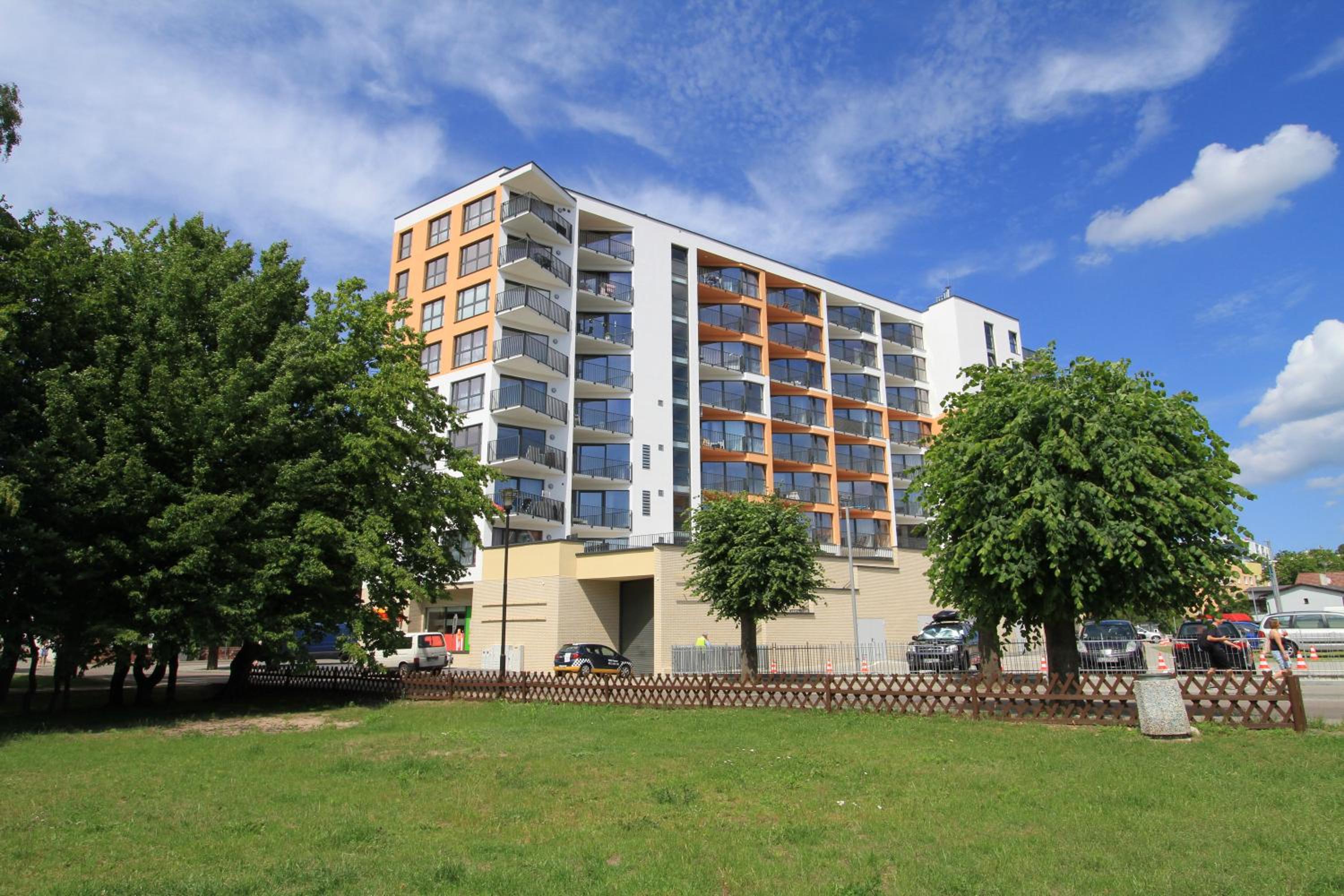 One-Bedroom Apartment with Balcony and Sea View - Photo 13