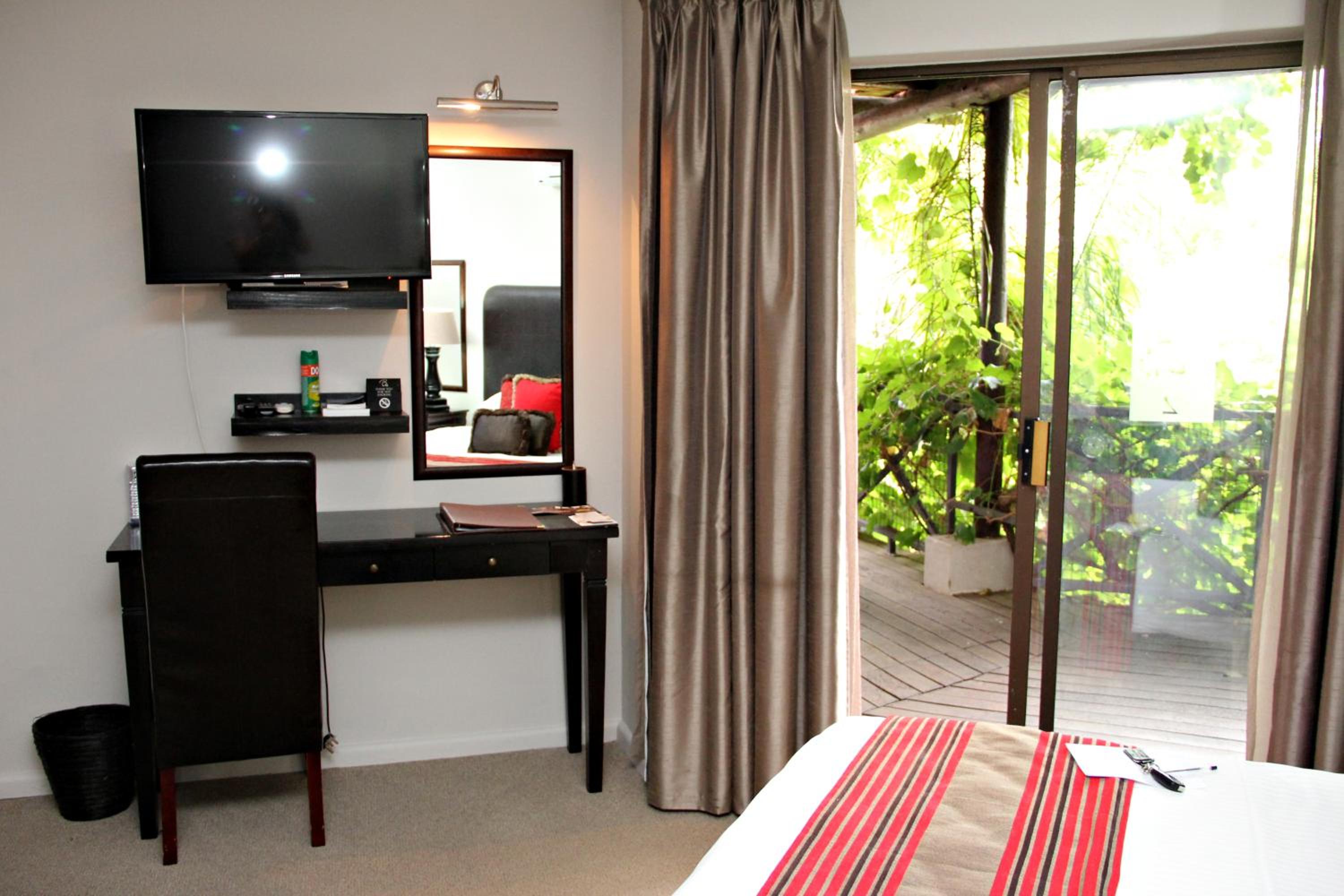 Deluxe King Room - Photo 3