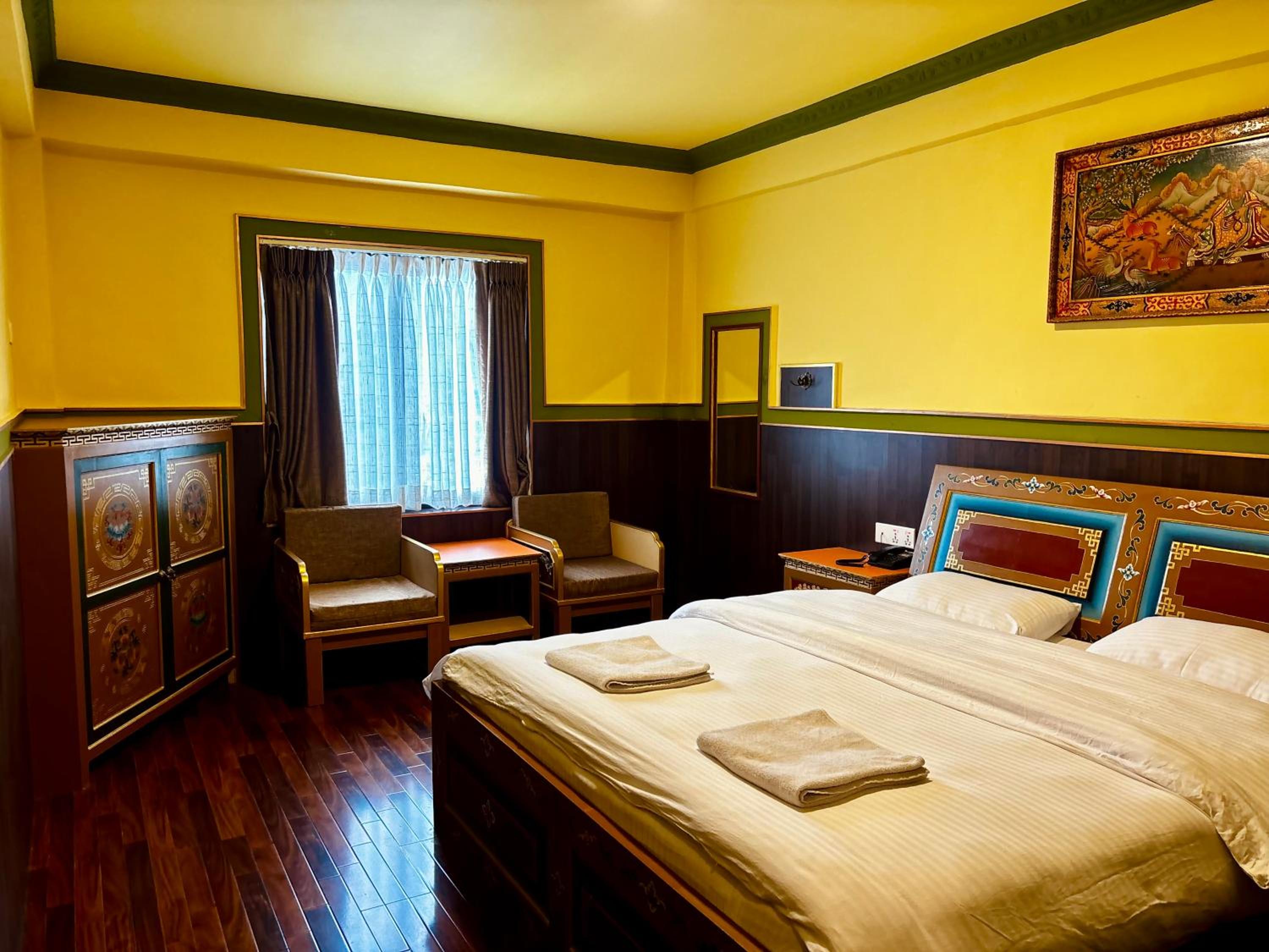 Deluxe King Suite photo 1