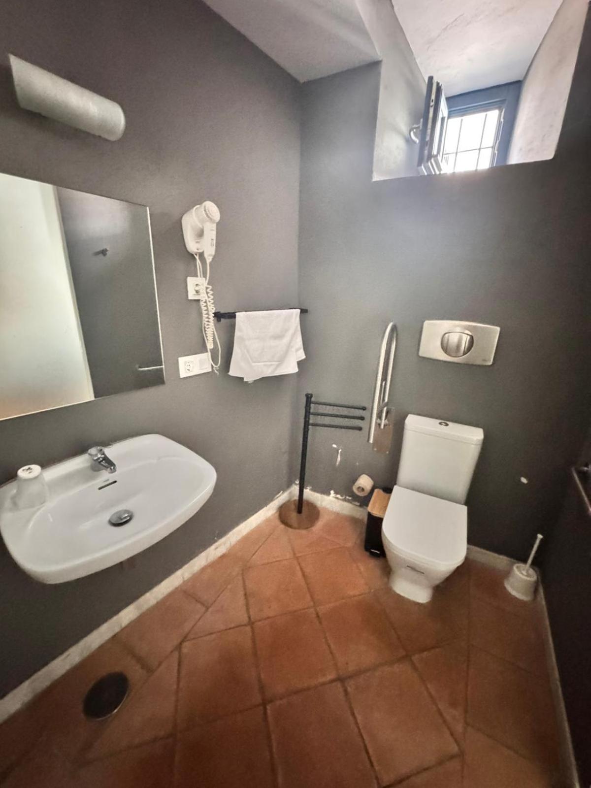 Budget Double Room photo 2