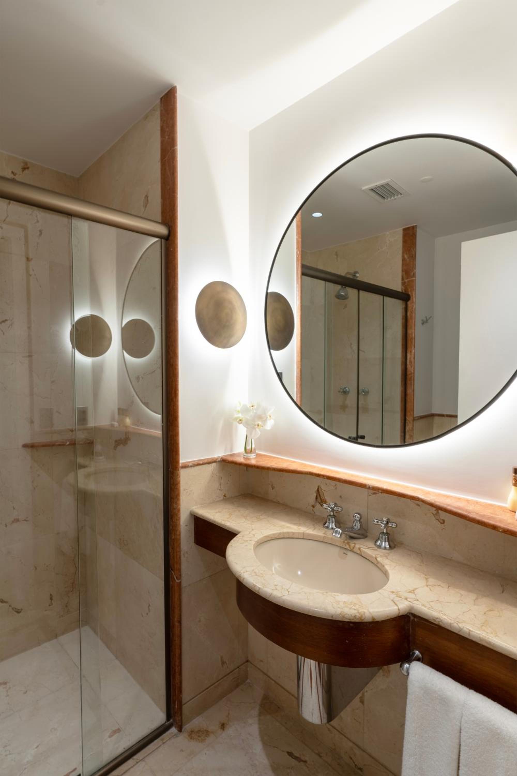 Executive Suite thumbnail 5