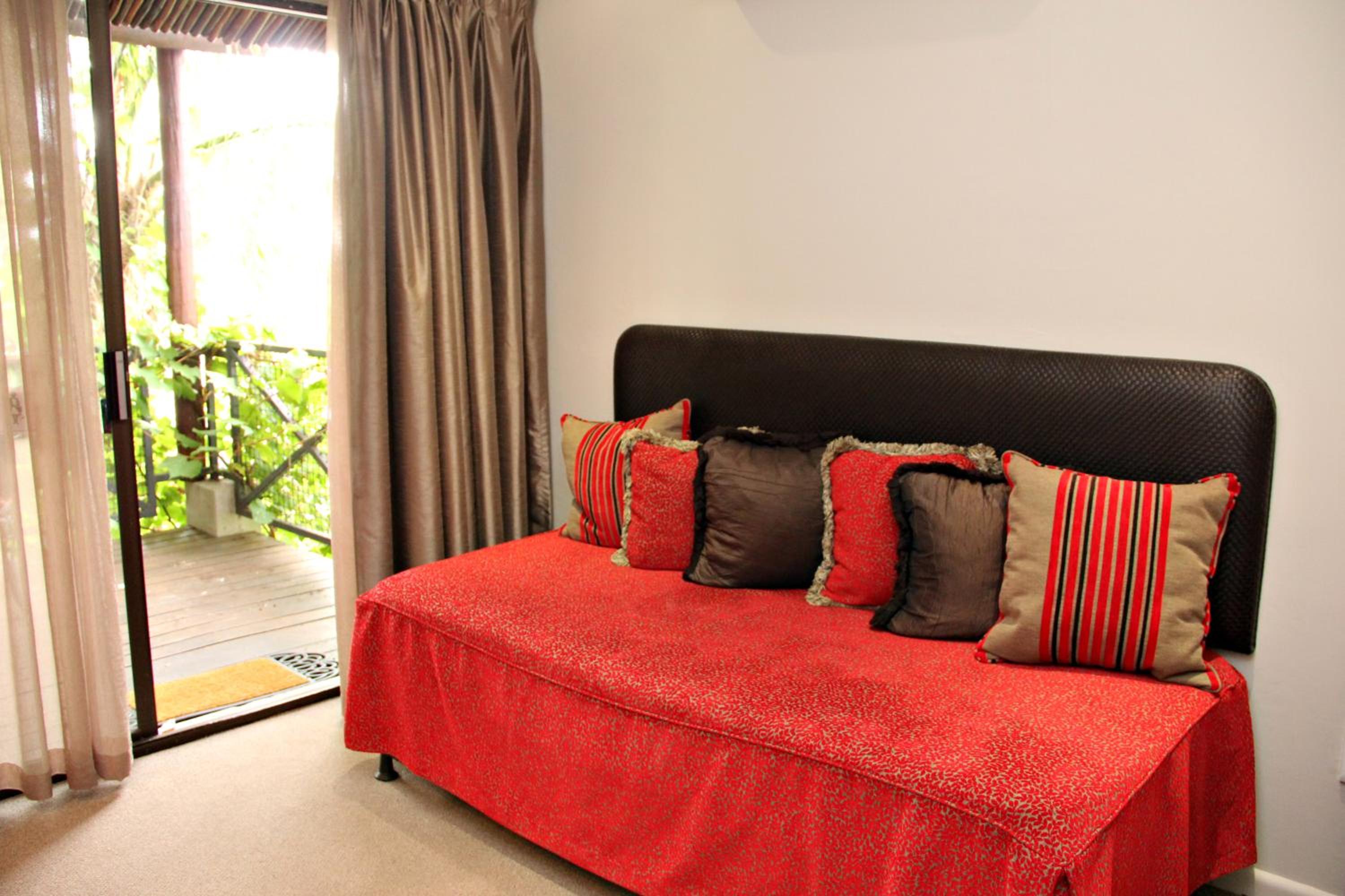 Large Double Room - Photo 1