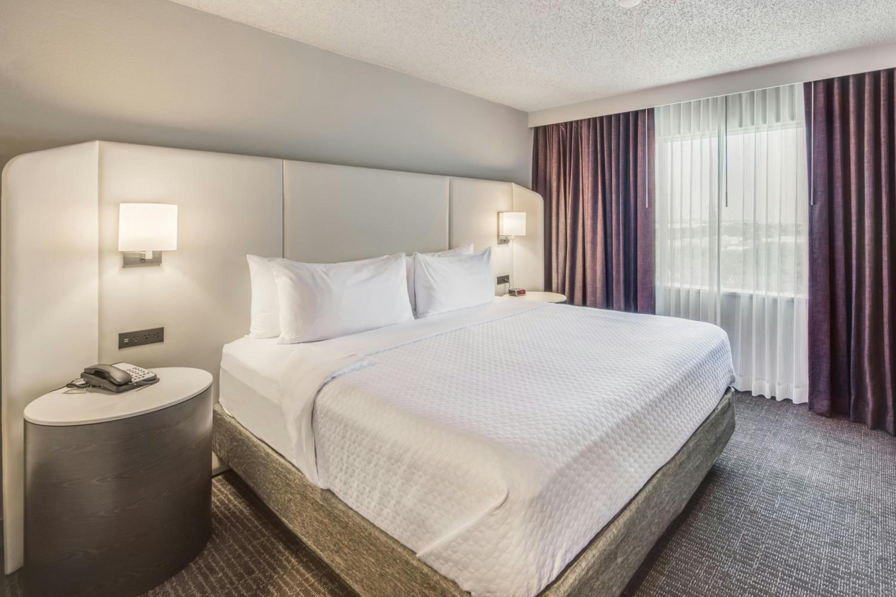 One-Bedroom Suite with One King Bed and Sofa Bed - Premium - Photo 1