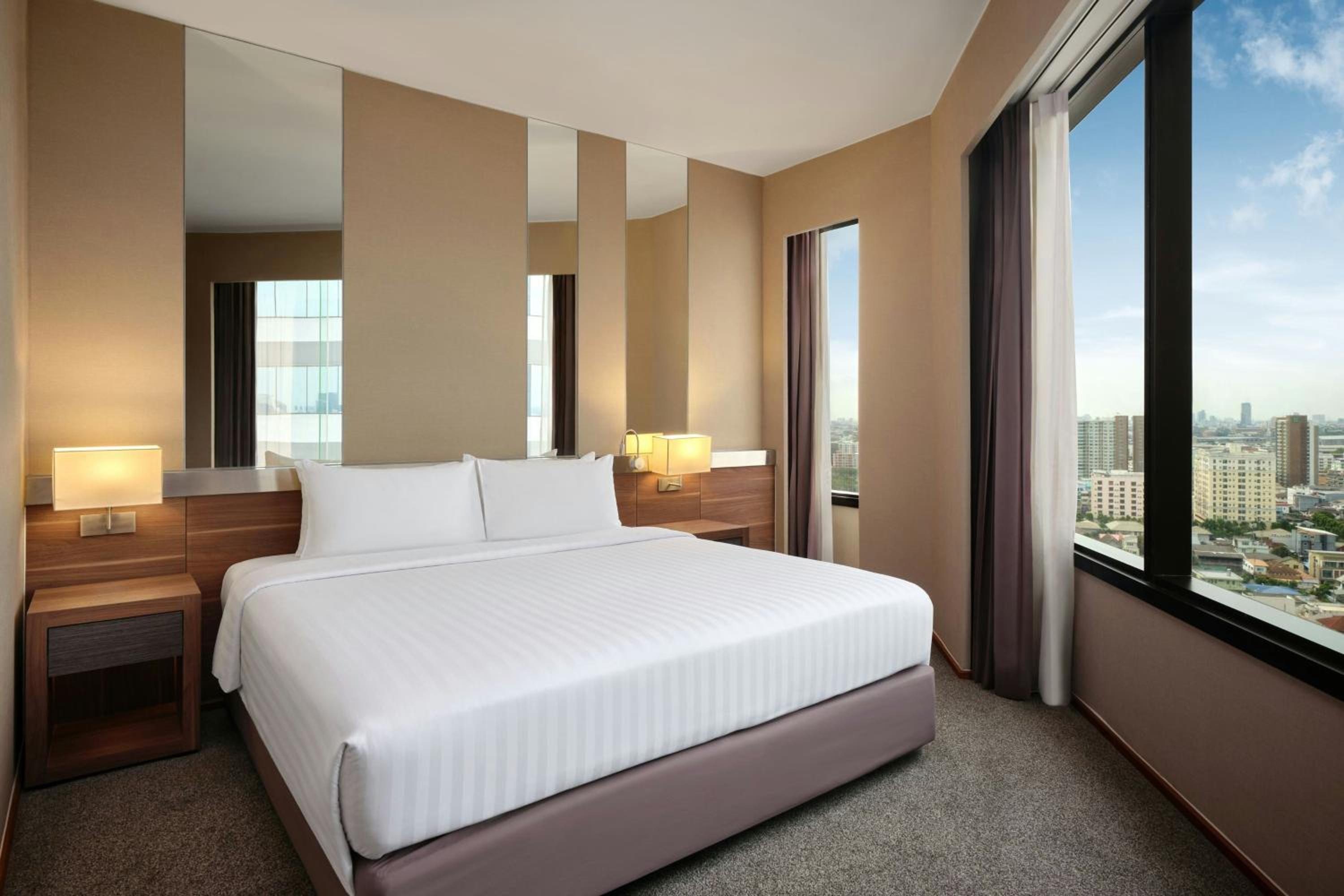One-Bedroom Suite with One King Bed