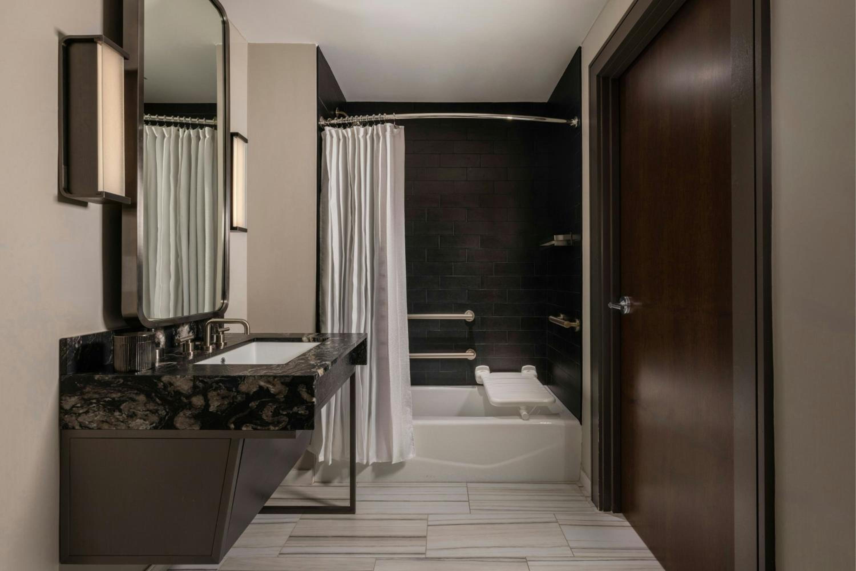 Queen Room with Two Queen Beds - Photo 6