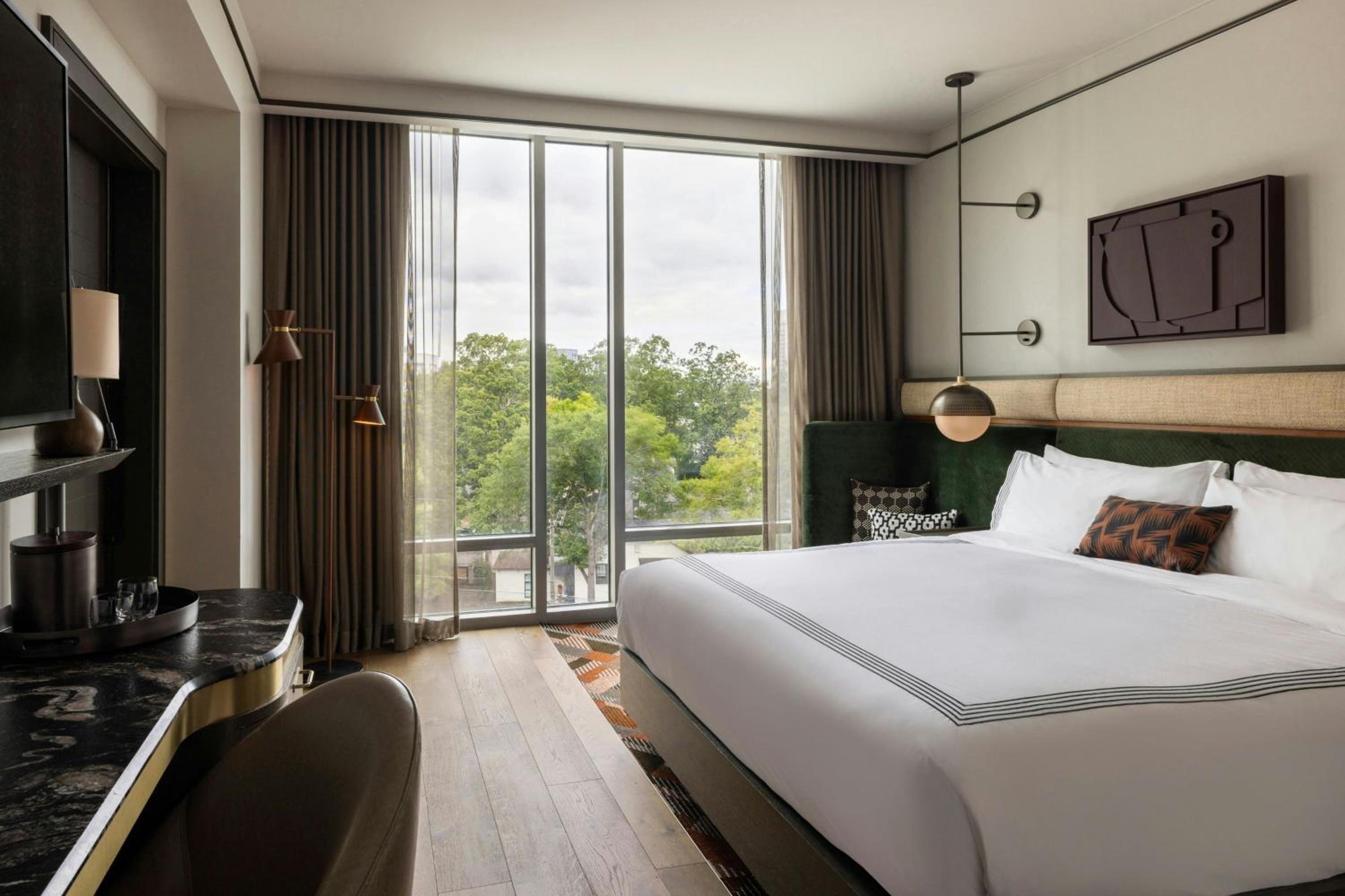 One-Bedroom Parlor Suite with One King Bed and City View