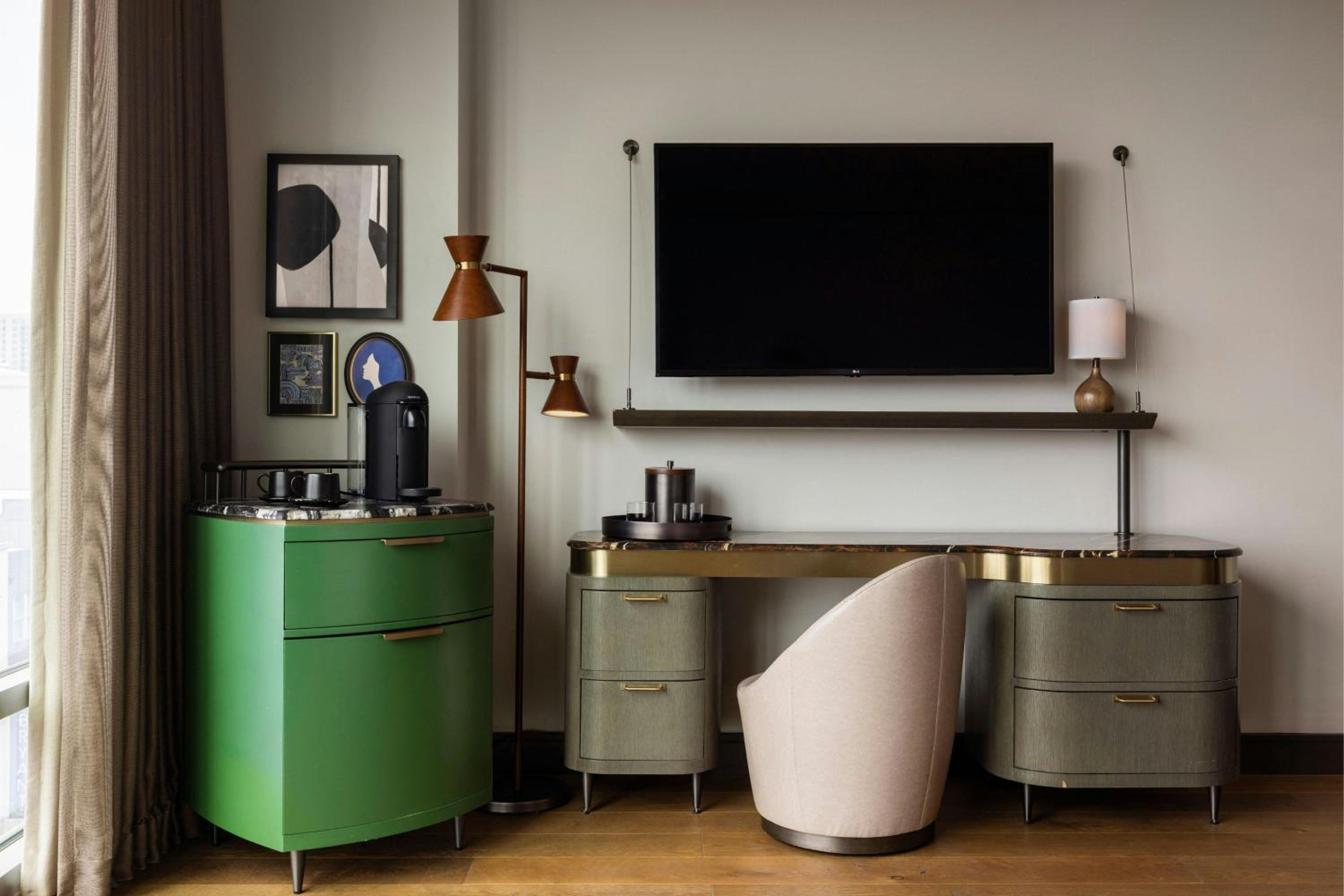 Junior King Suite
