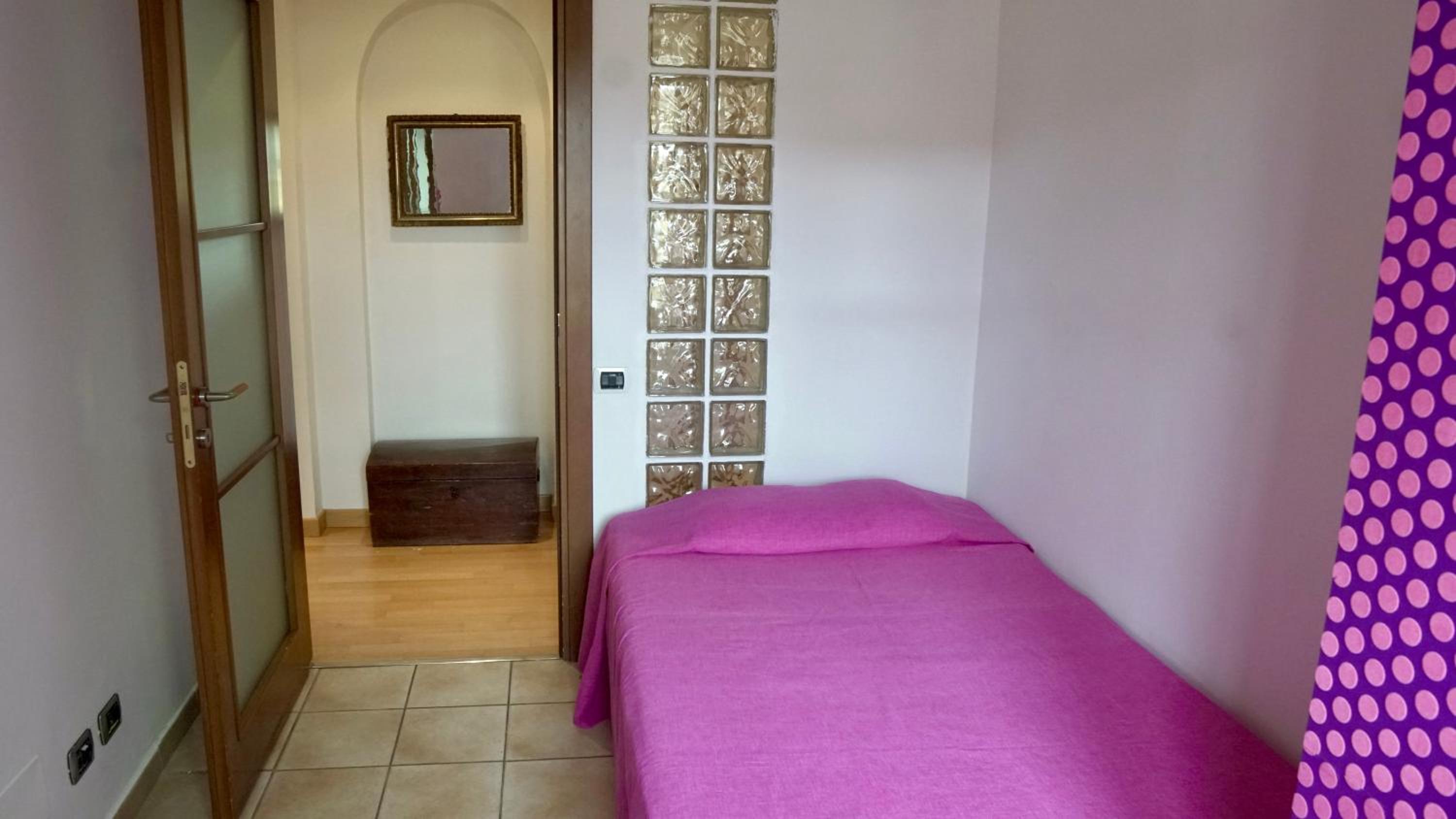 Single Room with Private Bathroom photo 3