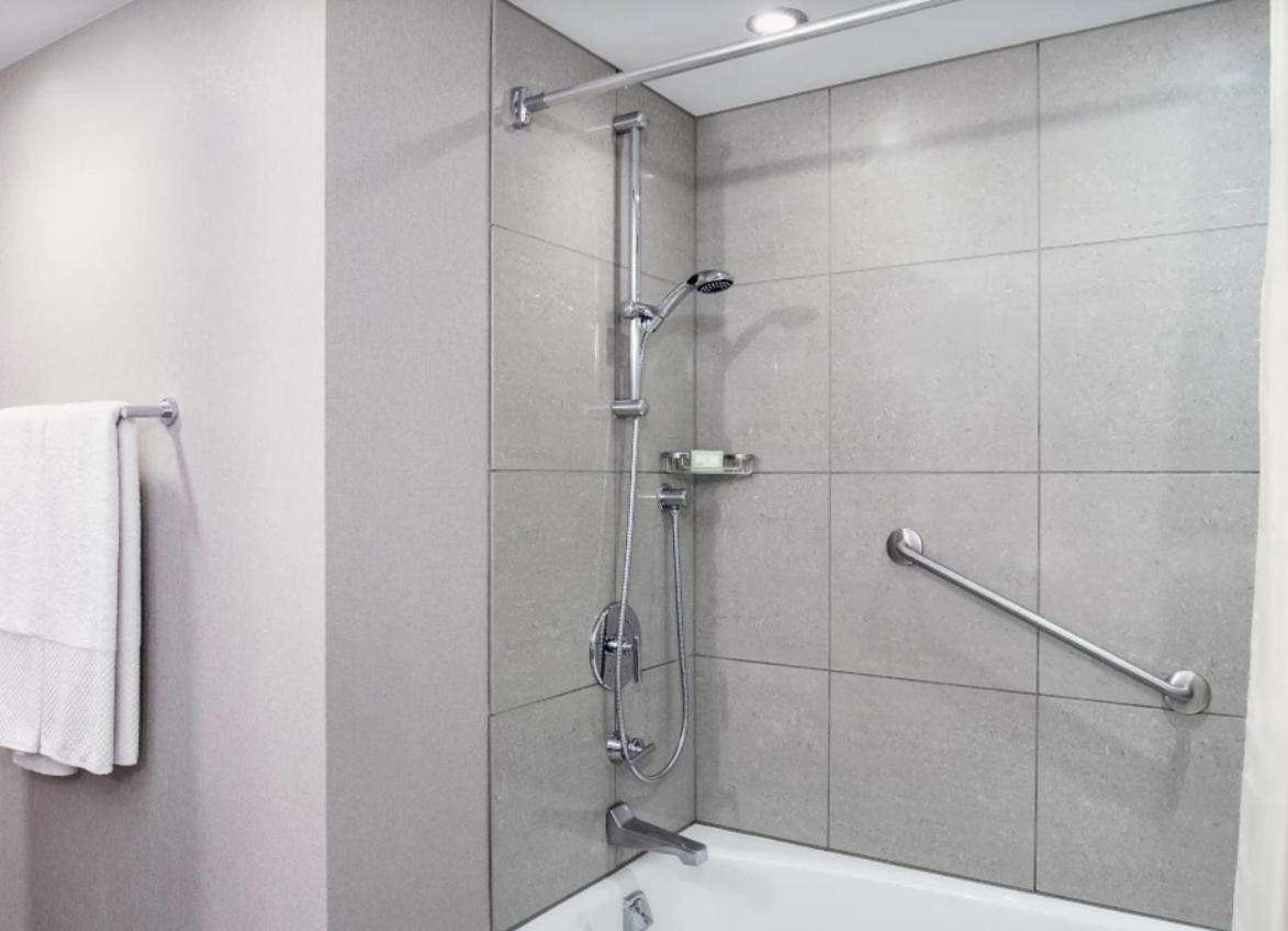 Deluxe King Room with Accessible Tub - Mobility and Hearing Access - Photo 6