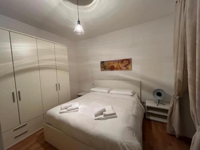 Studio Apartment with Balcony photo 2