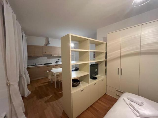 Studio Apartment with Balcony photo 1