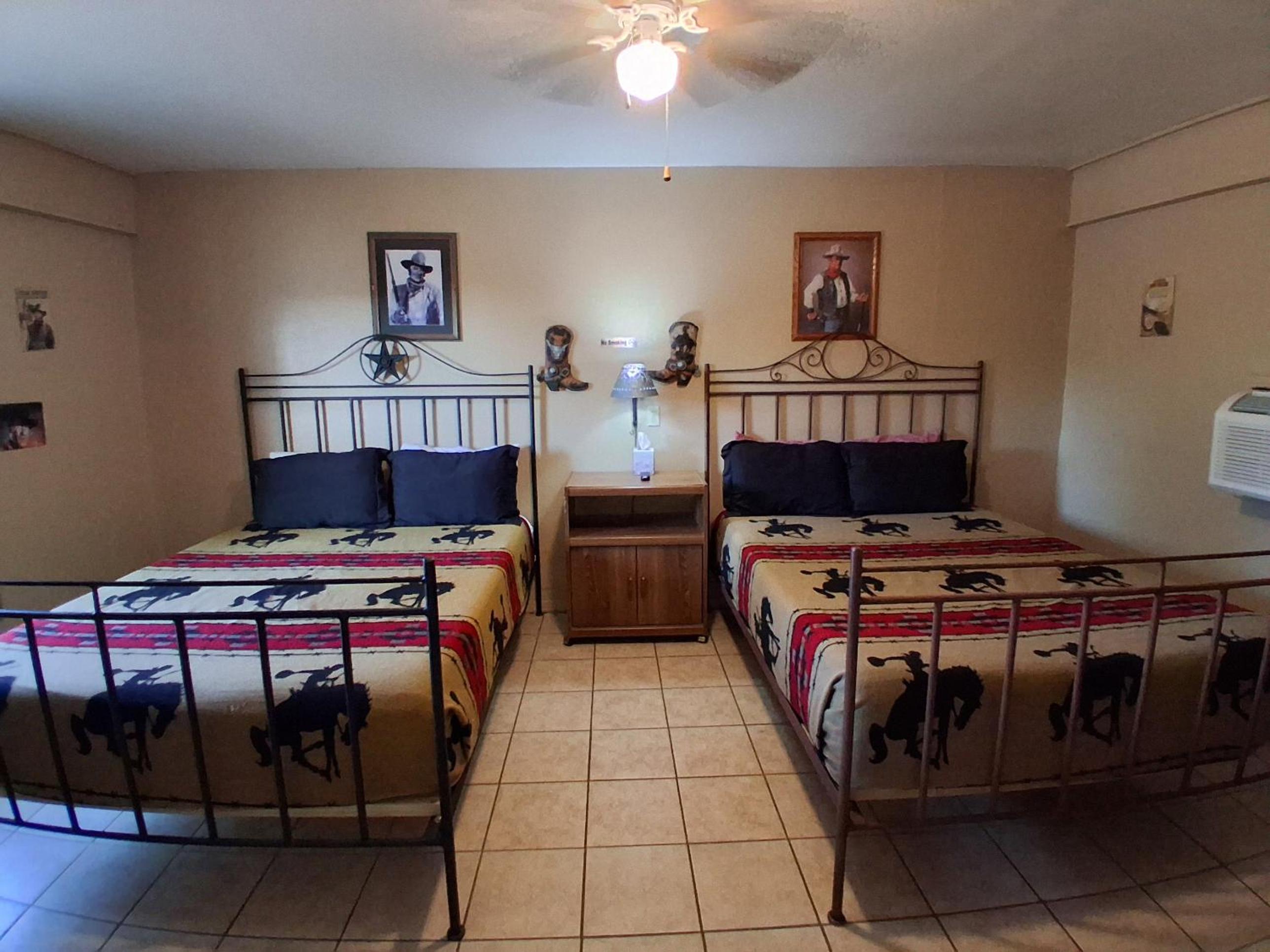 Queen Room photo 1