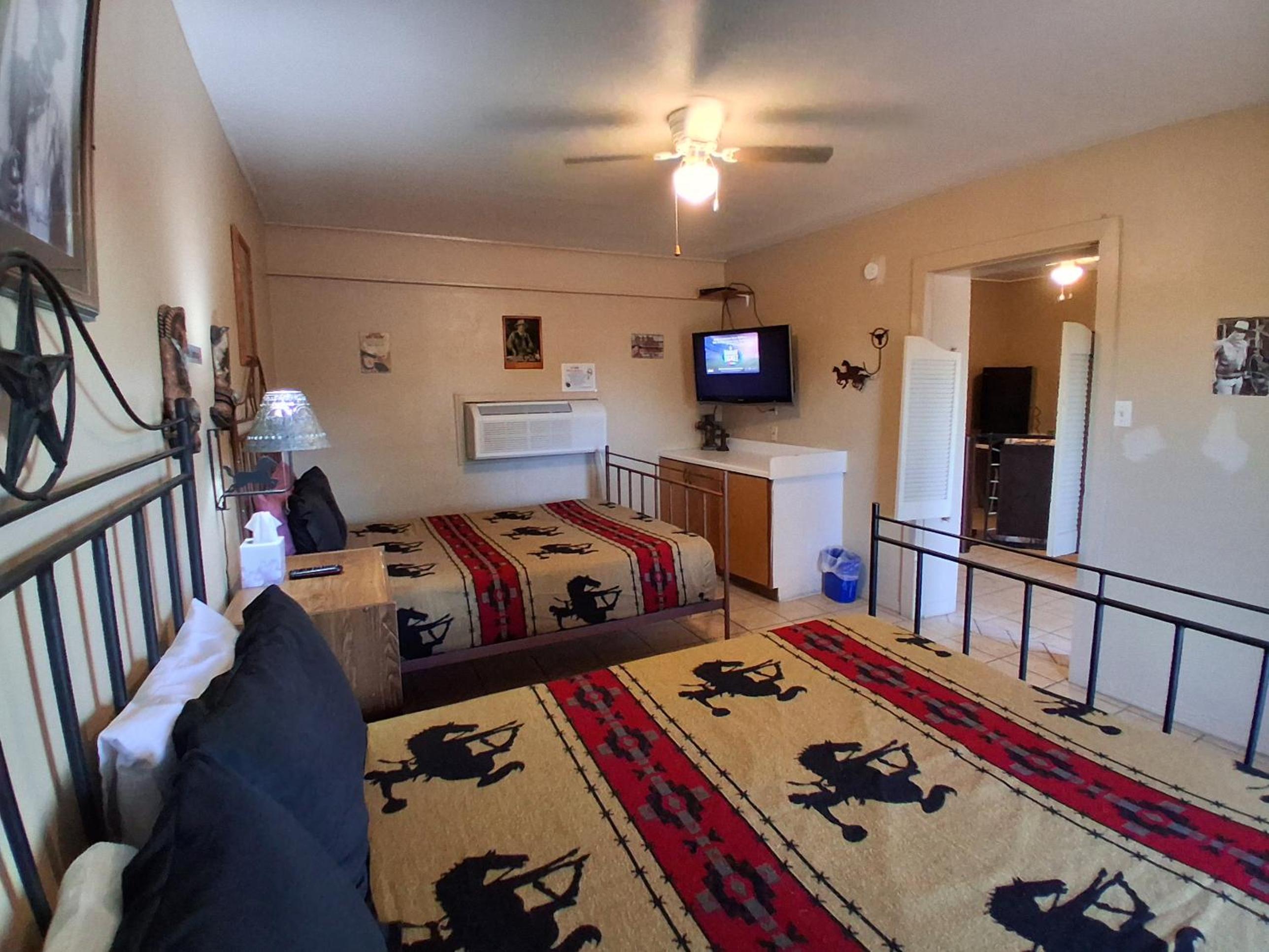 Queen Room photo 3