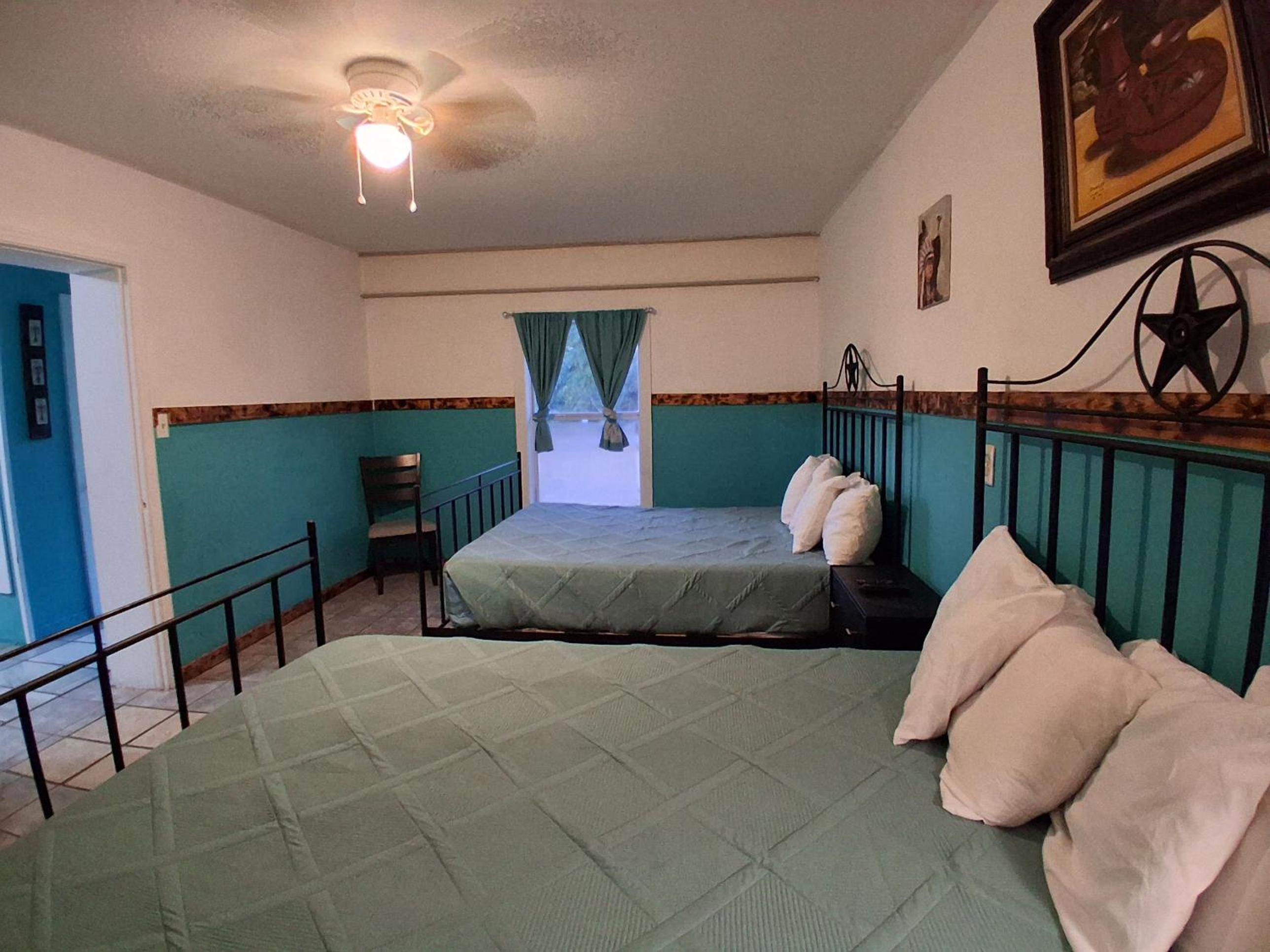 Deluxe Queen Suite photo 3