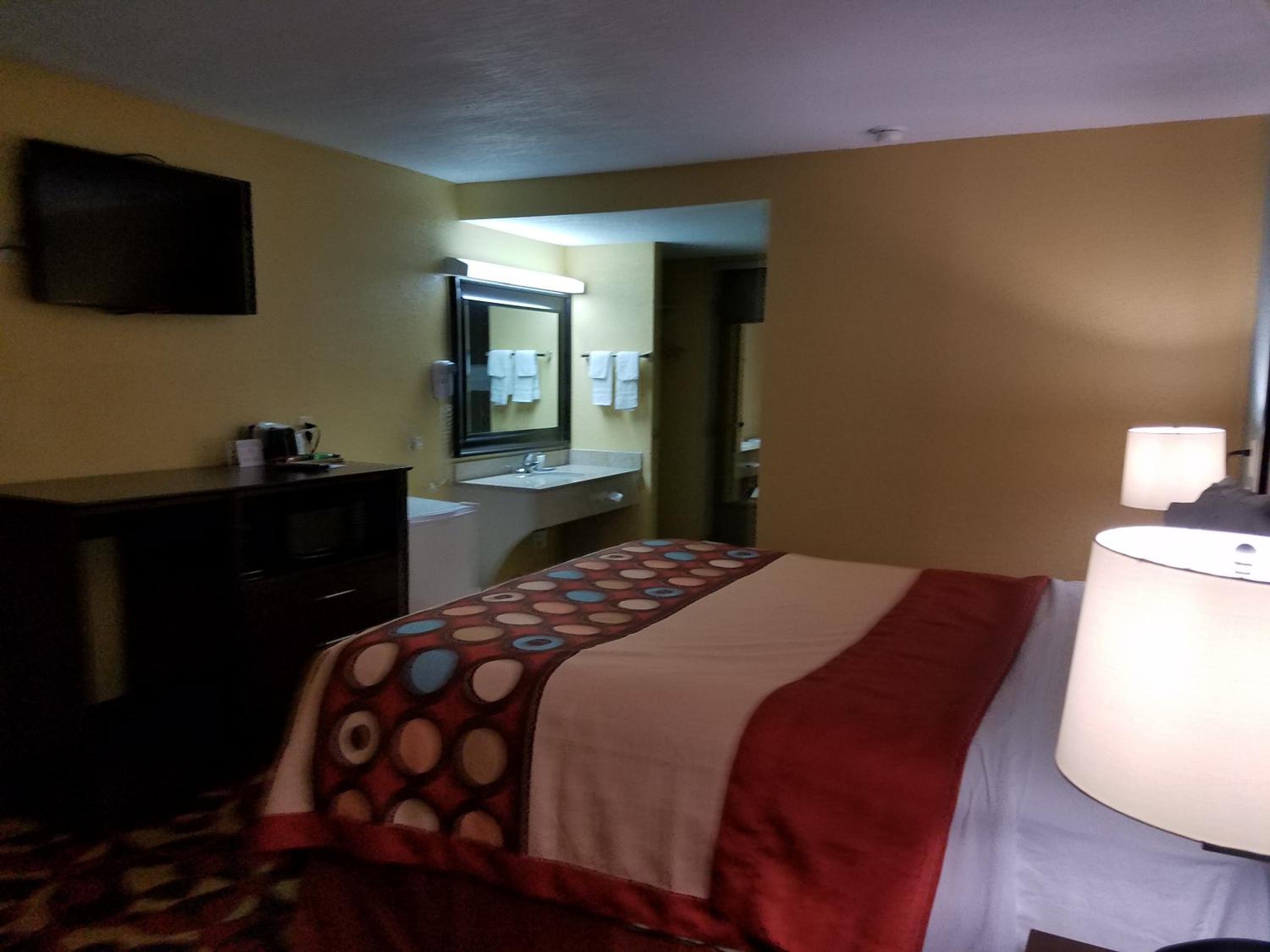 King Room - Non-Smoking - Photo 2
