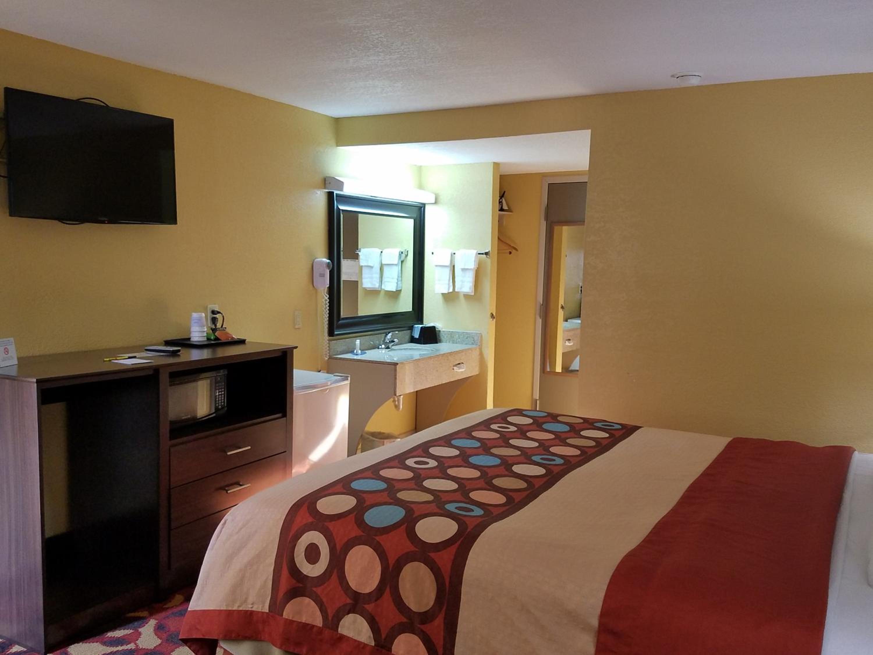 King Room - Non-Smoking - Photo 11