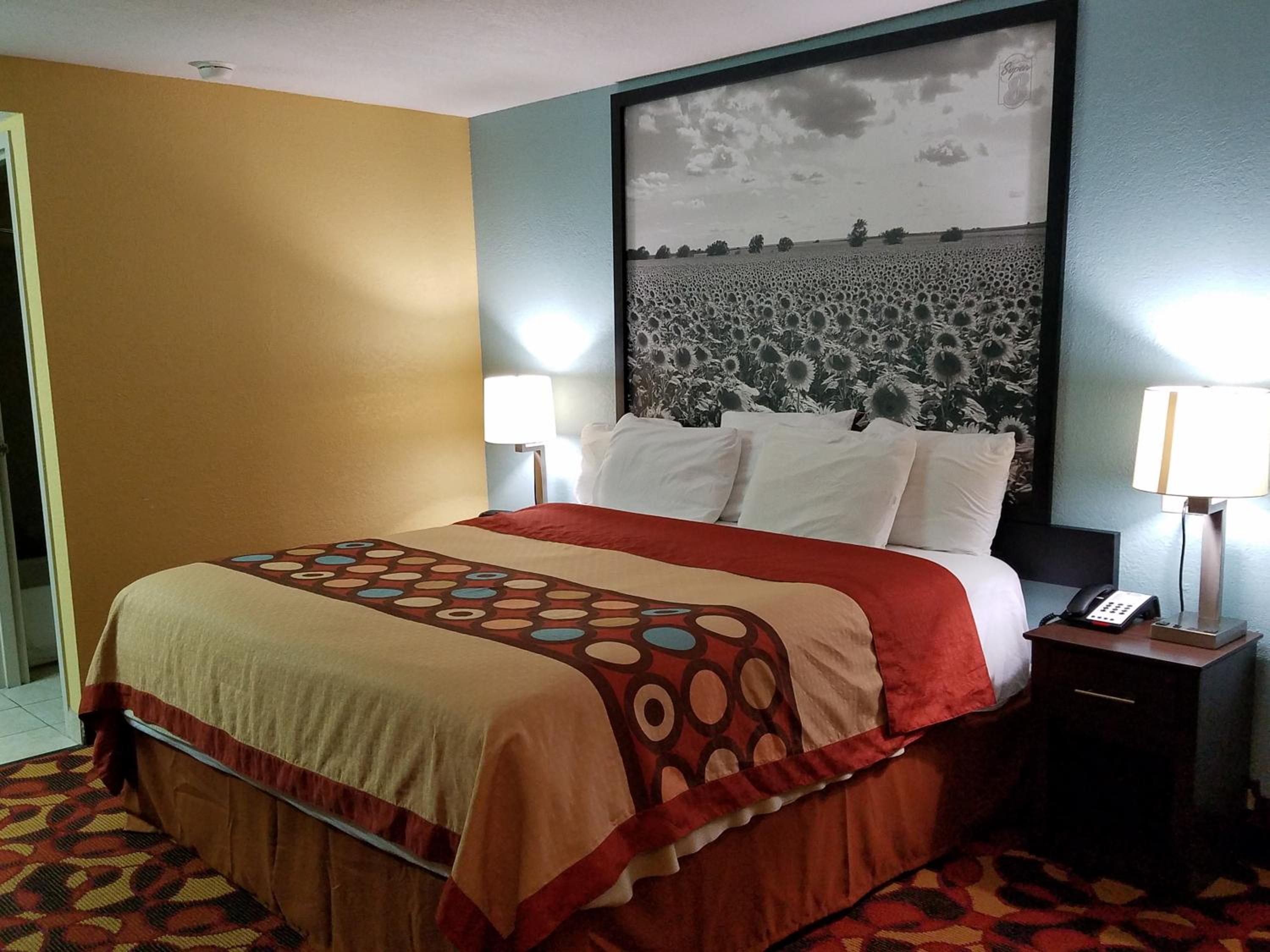 King Room - Non-Smoking - Photo 3