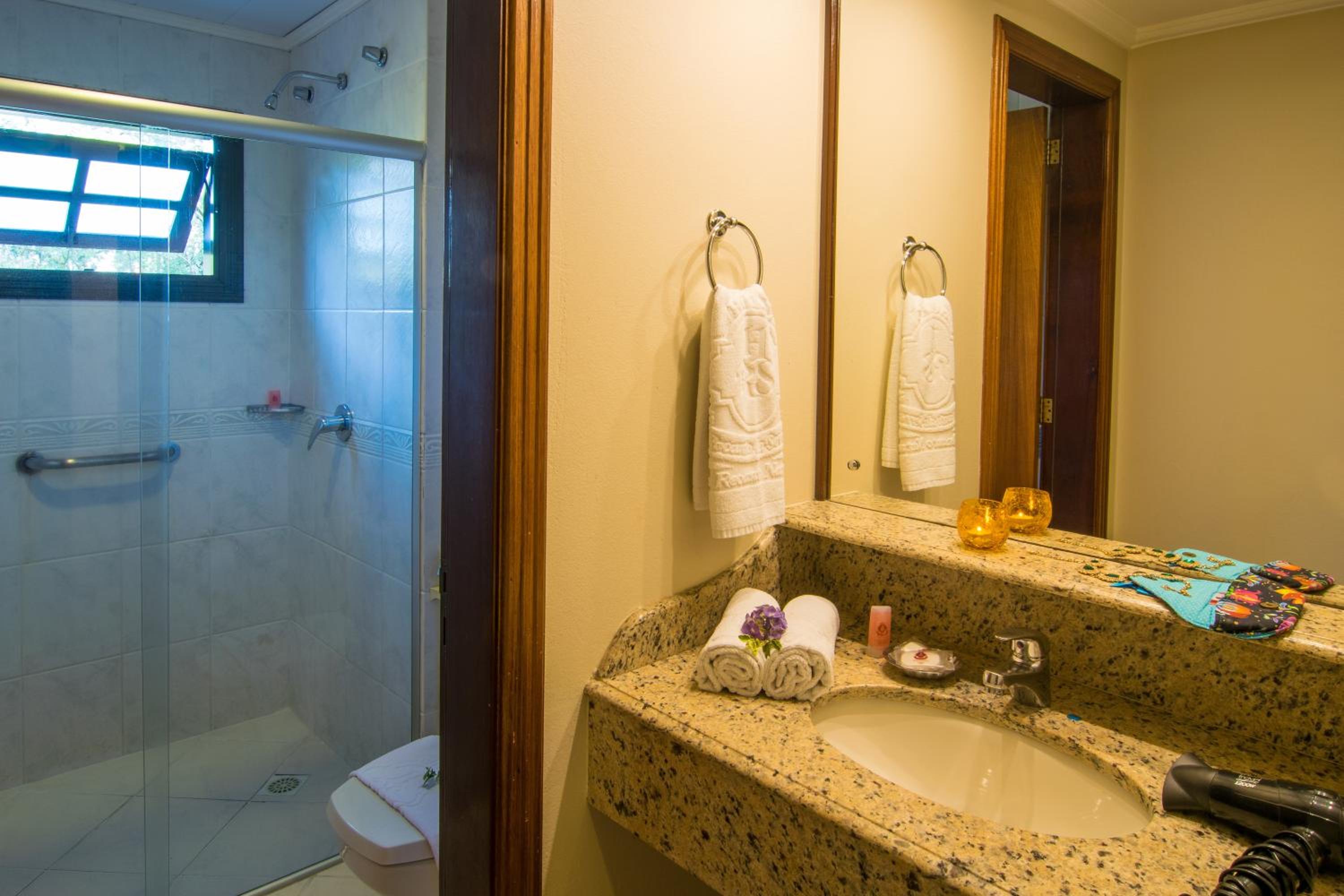 Superior Apartment thumbnail 5