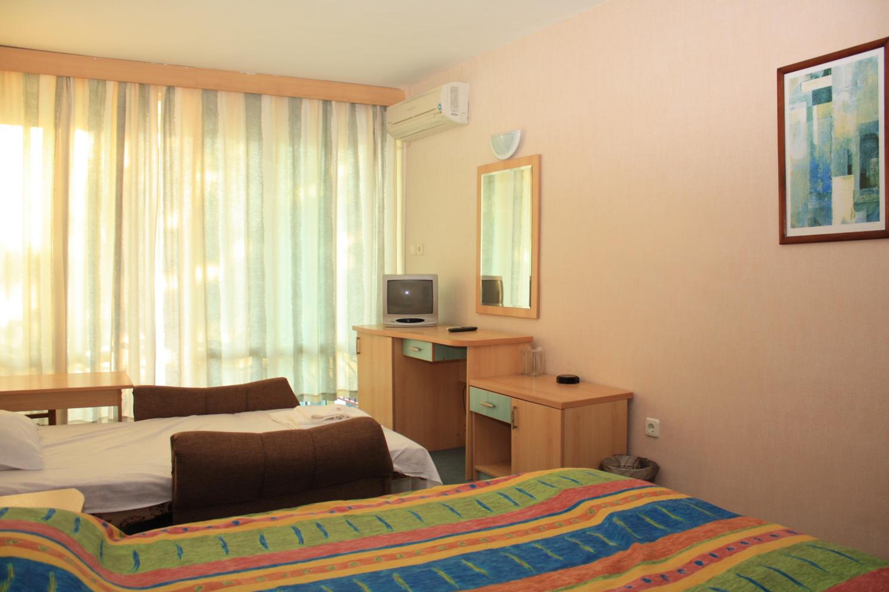 Double or Twin Room with Balcony photo 2